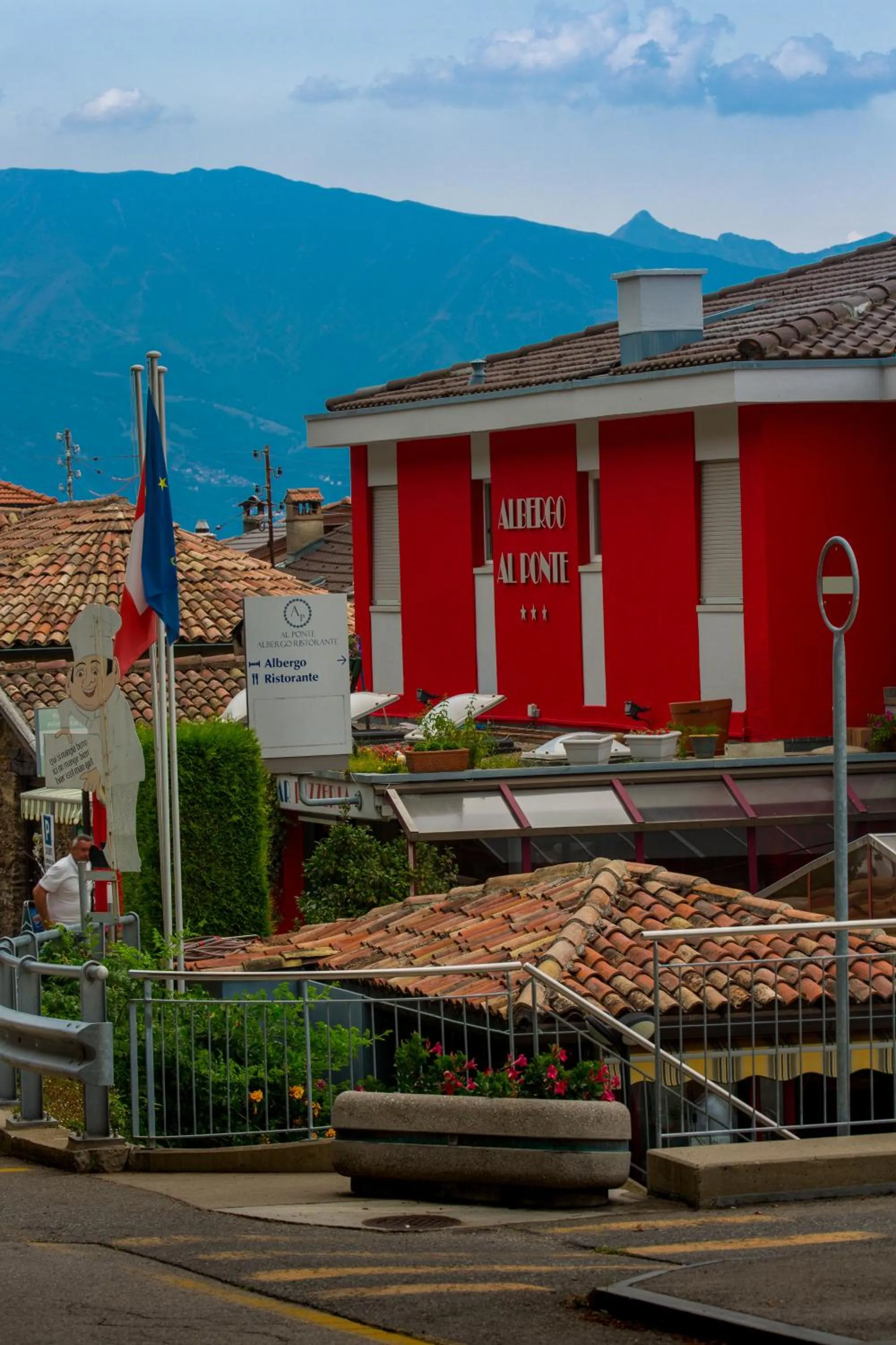 Facade/entrance in Al Ponte