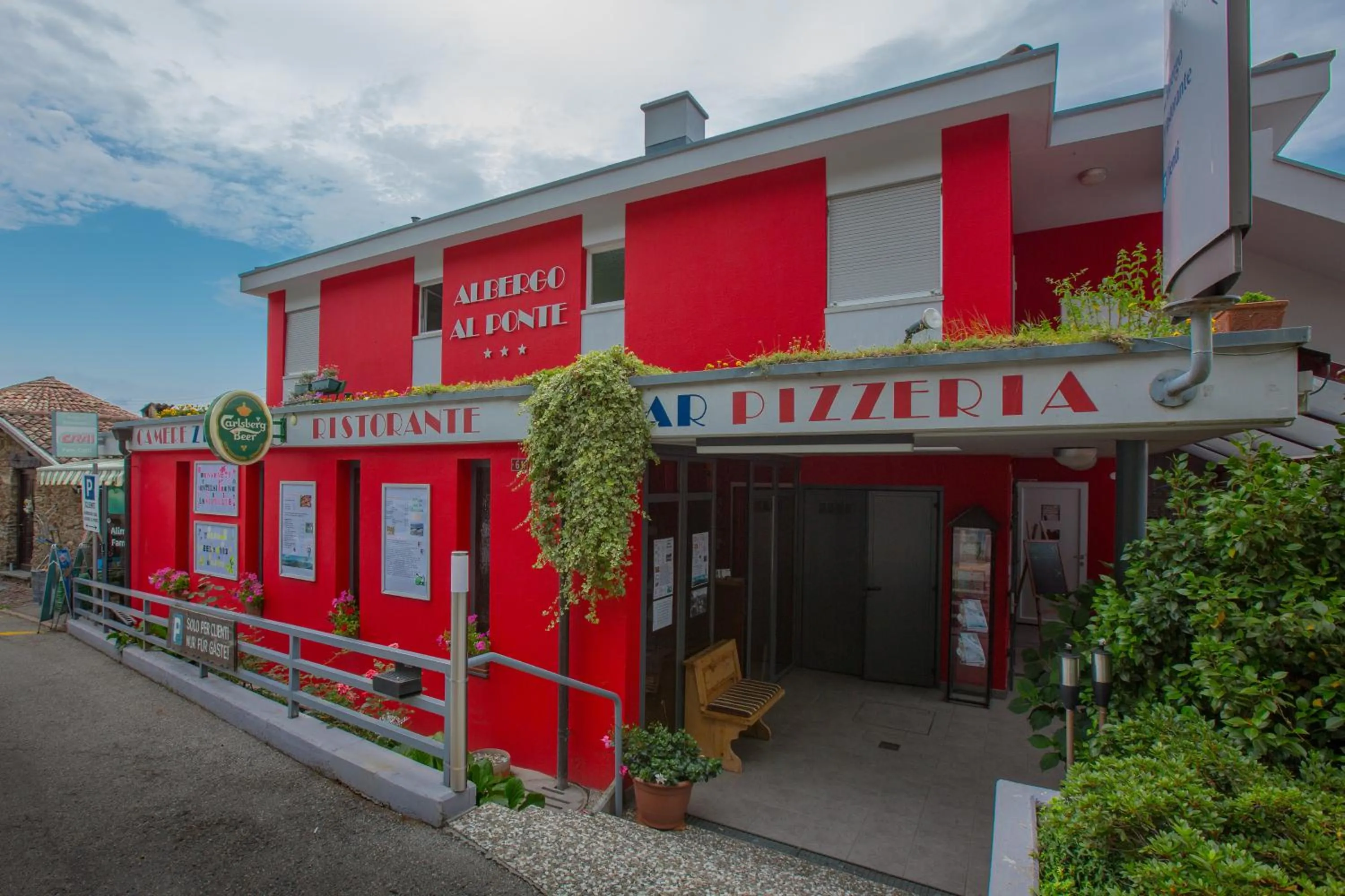 Facade/entrance in Al Ponte