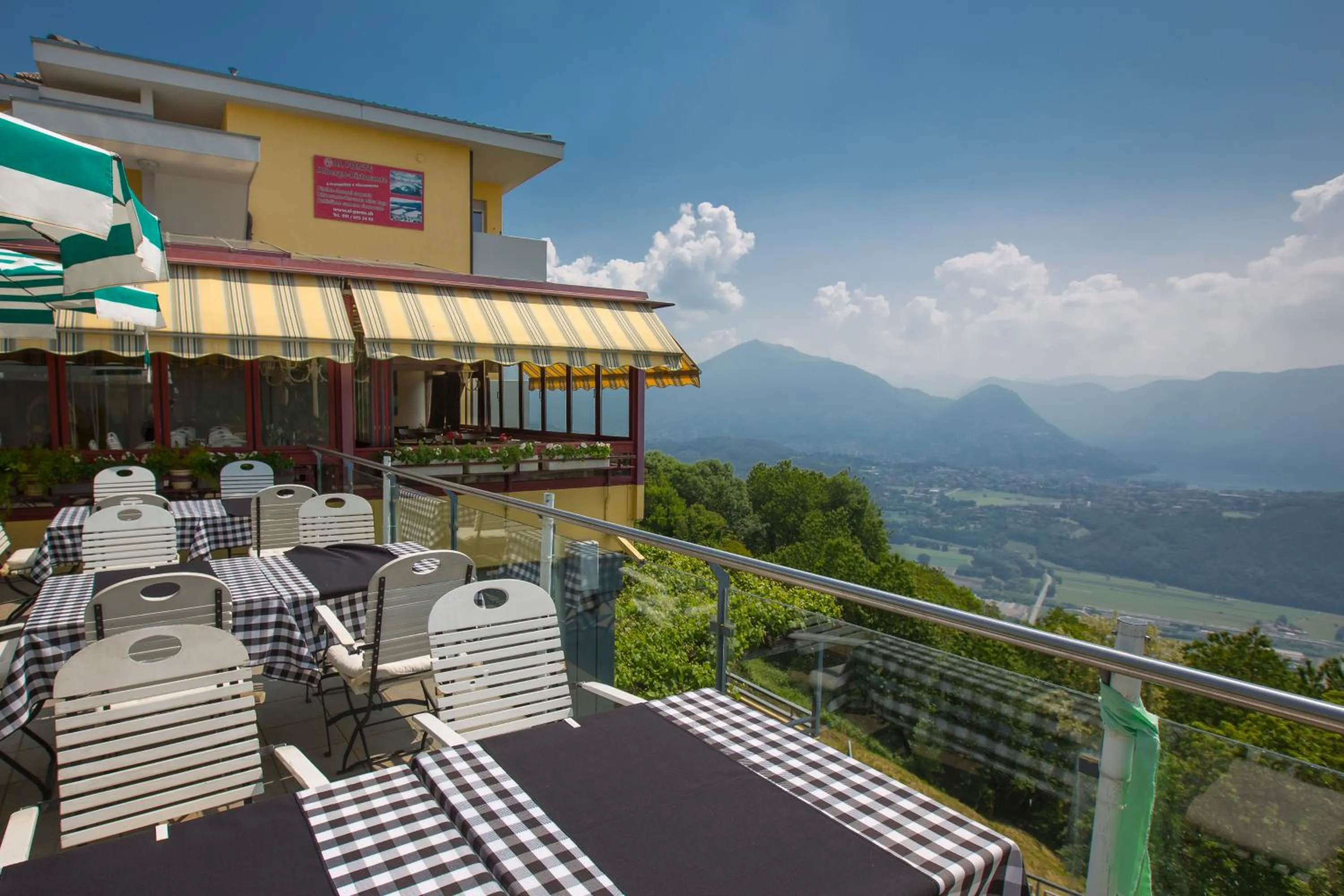 Restaurant/places to eat in Al Ponte