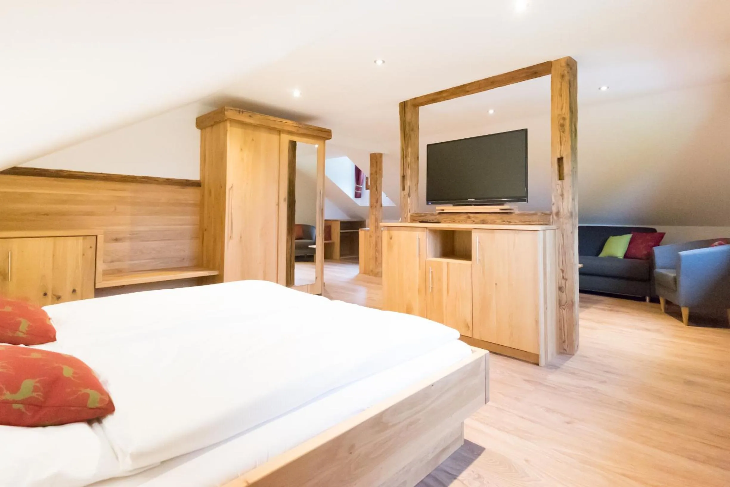 Photo of the whole room, Bed in Höhengasthaus Kolmenhof an der Donauquelle