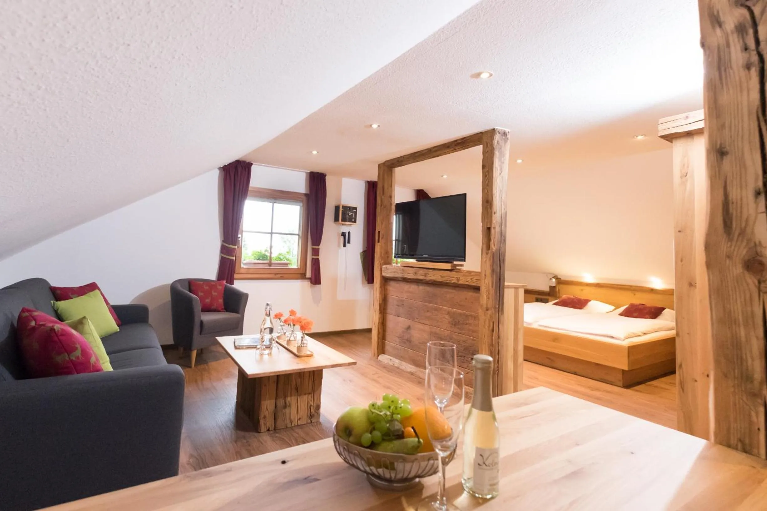 Photo of the whole room, Bed in Höhengasthaus Kolmenhof an der Donauquelle