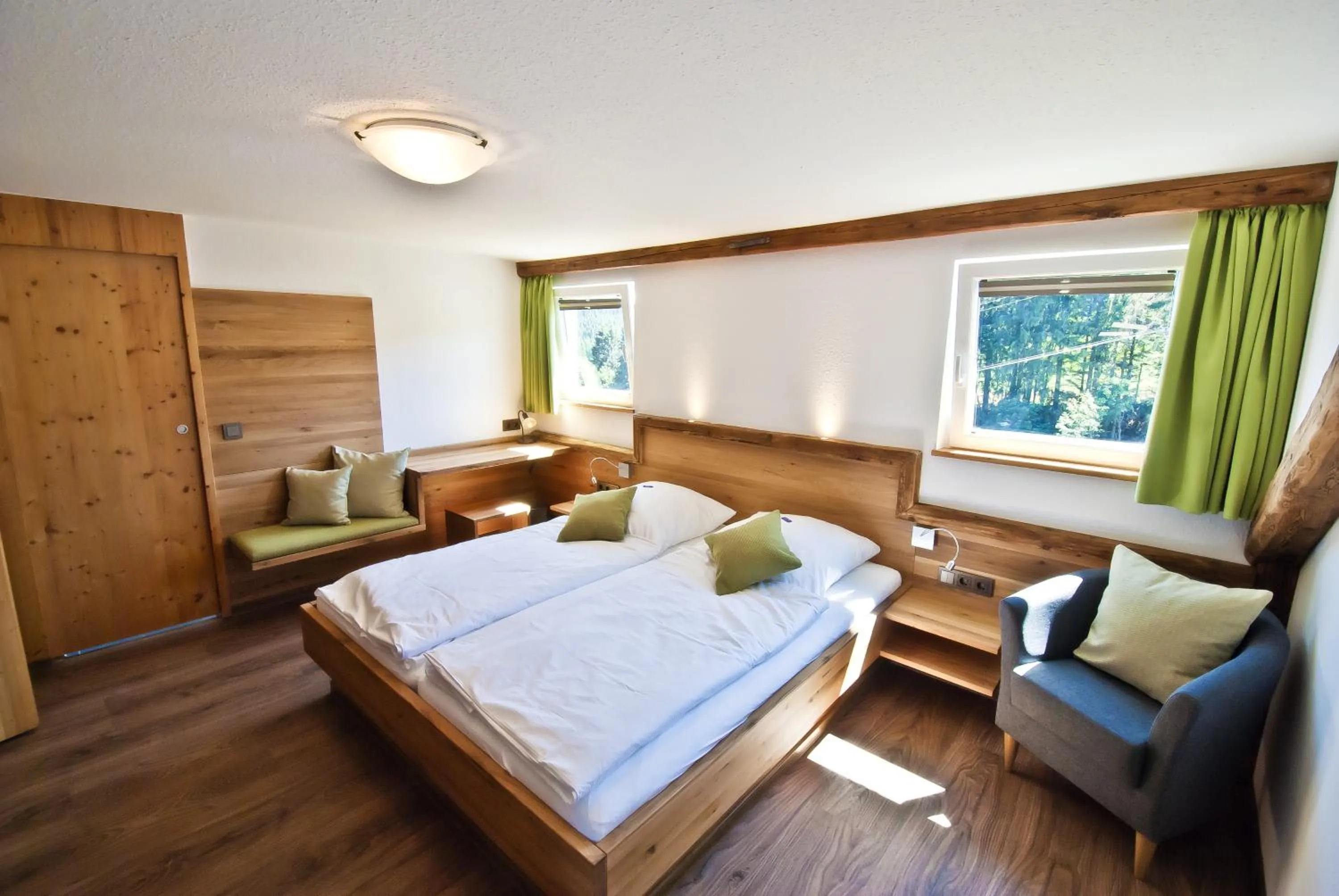 Photo of the whole room, Bed in Höhengasthaus Kolmenhof an der Donauquelle