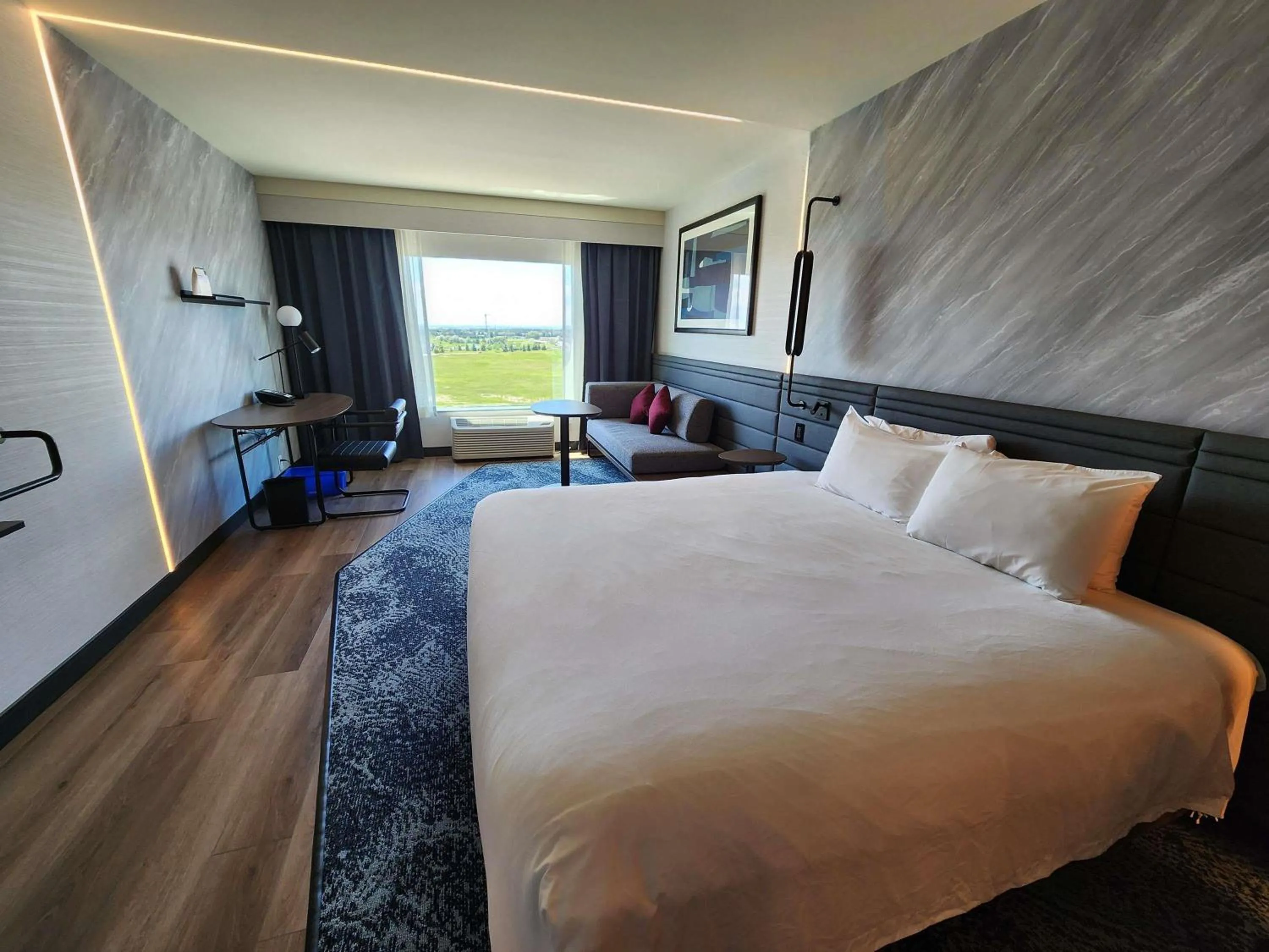 Bedroom, Bed in Novotel Toronto Vaughan Centre