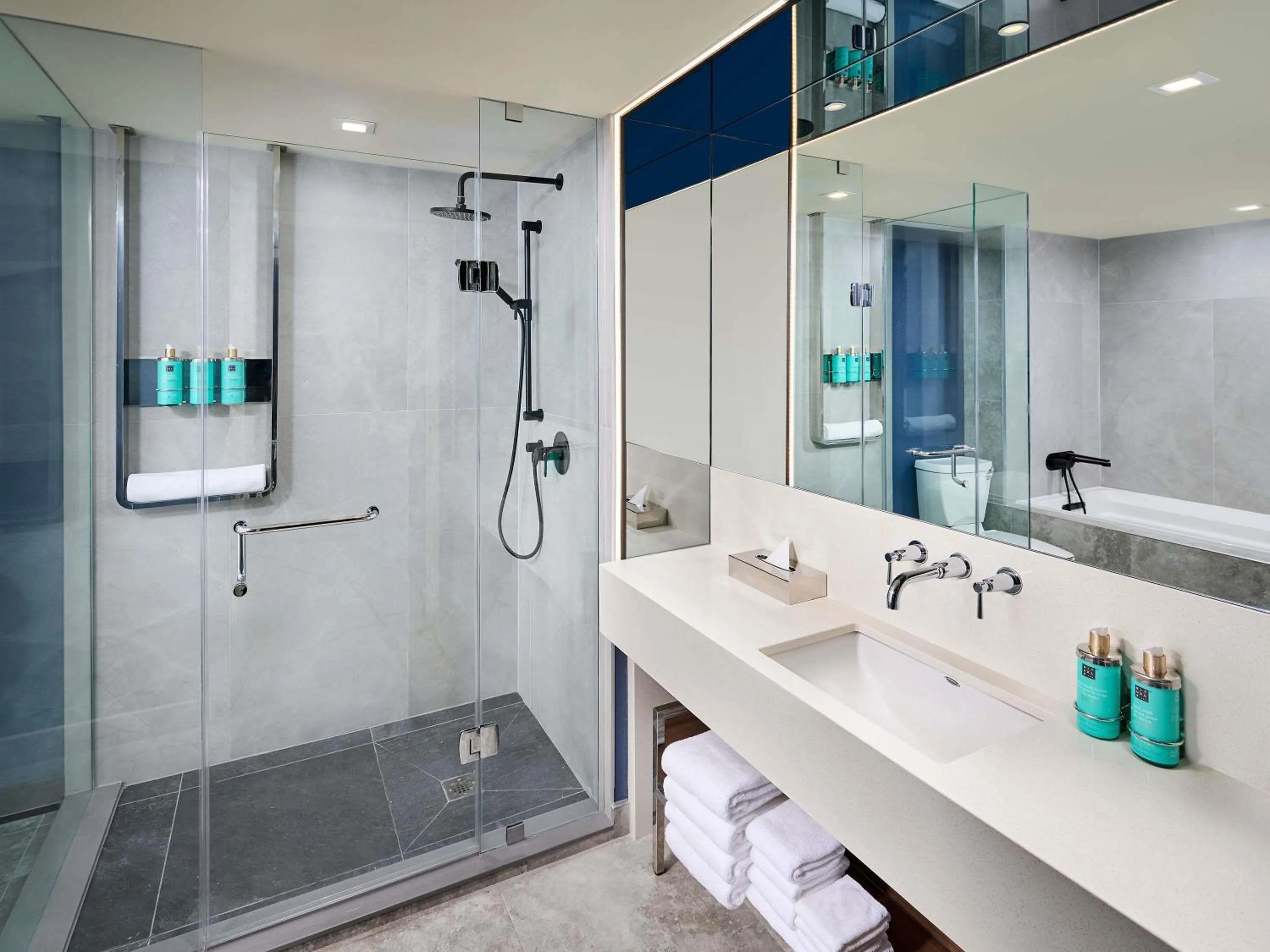 Bedroom in Novotel Toronto Vaughan Centre