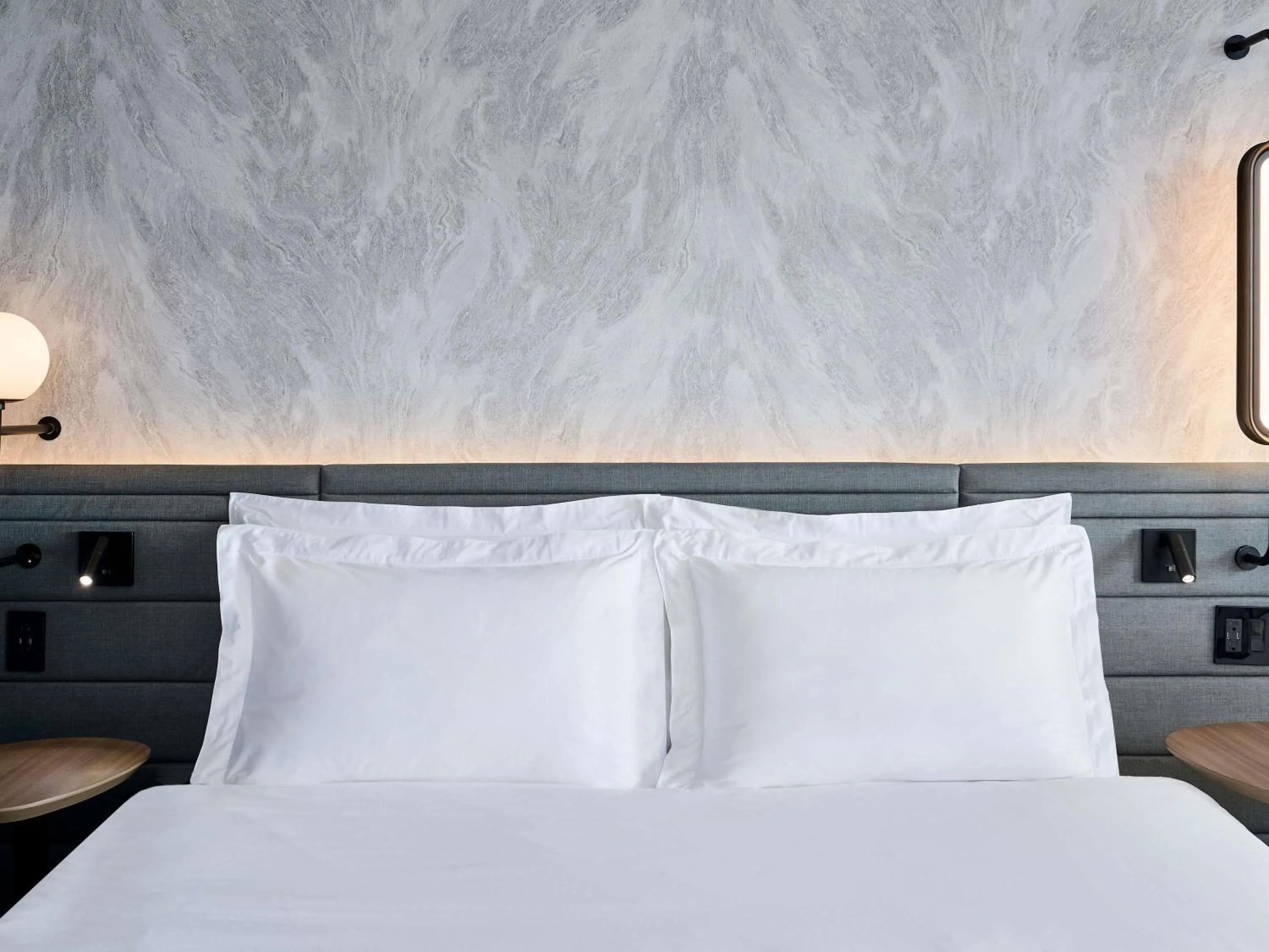 Bedroom, Bed in Novotel Toronto Vaughan Centre