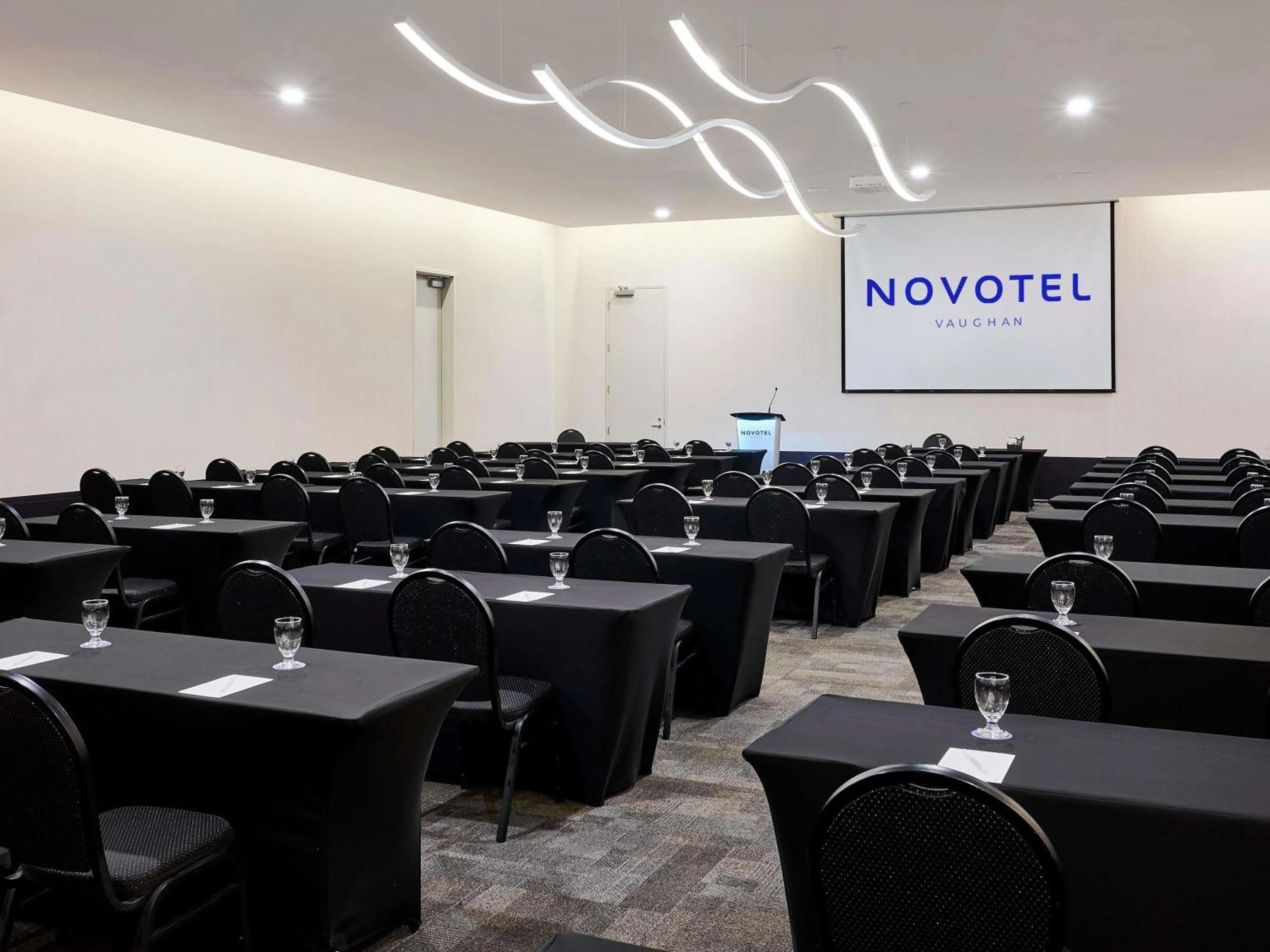 Meeting/conference room in Novotel Toronto Vaughan Centre