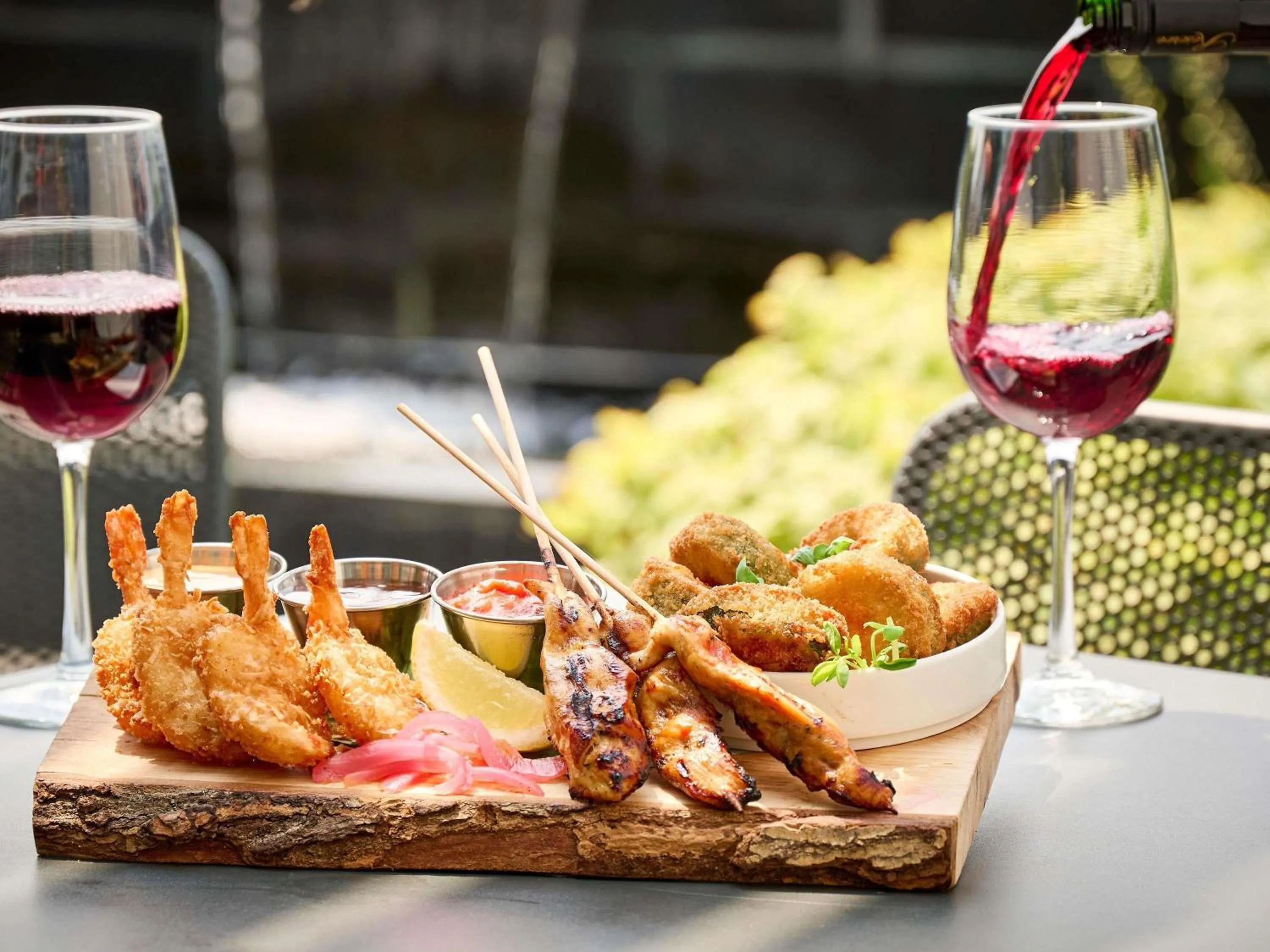 Restaurant/places to eat in Novotel Toronto Vaughan Centre