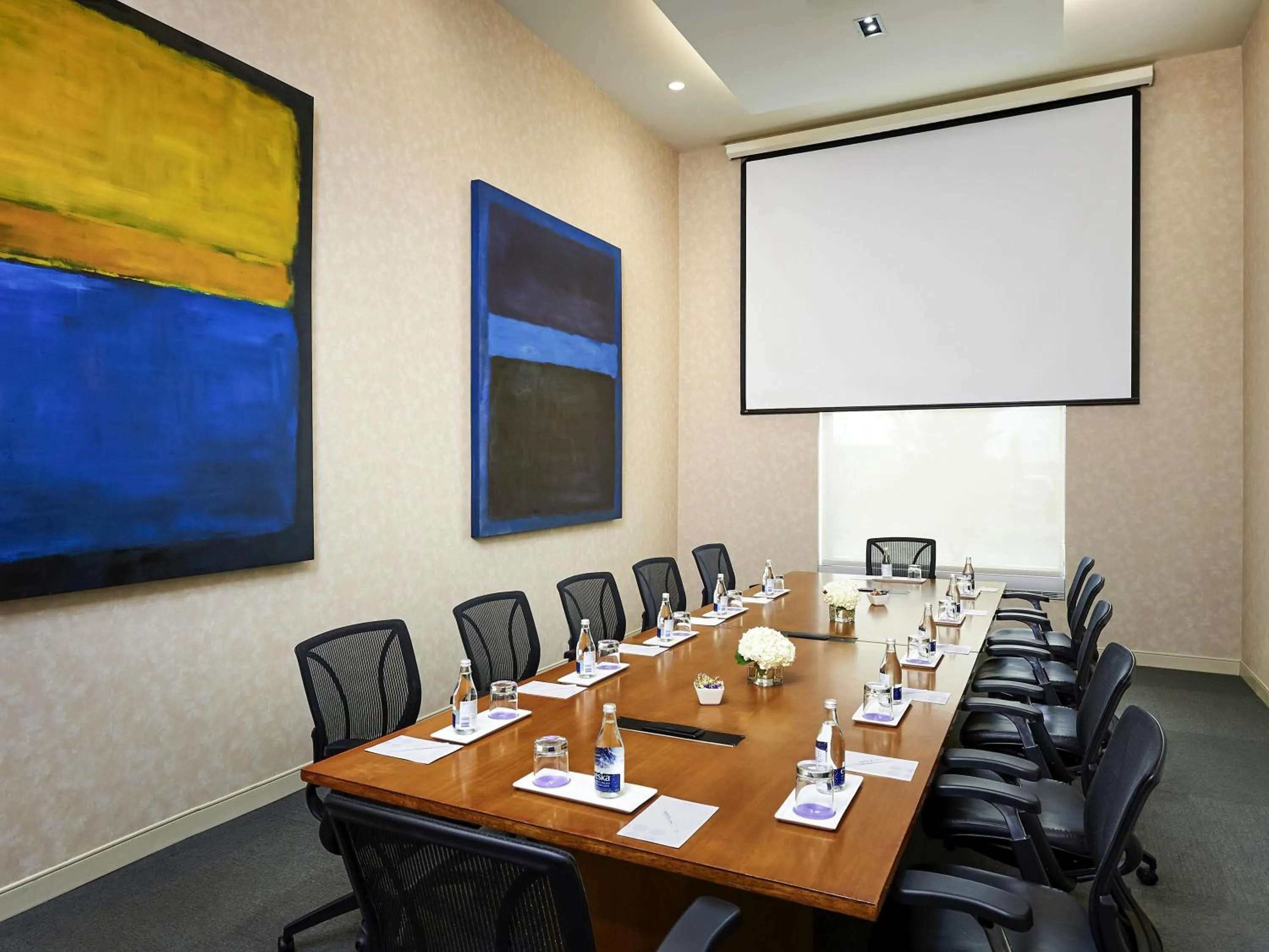 Meeting/conference room in Novotel Toronto Vaughan Centre