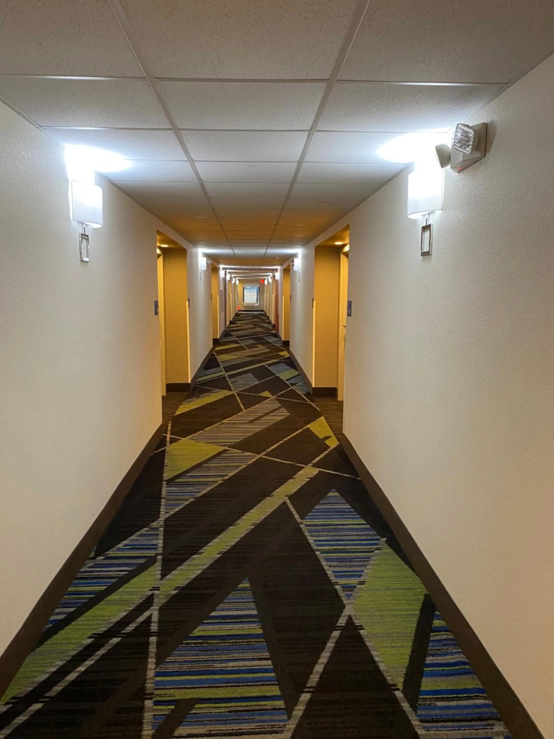 Property building in Holiday Inn Express Metropolis by IHG