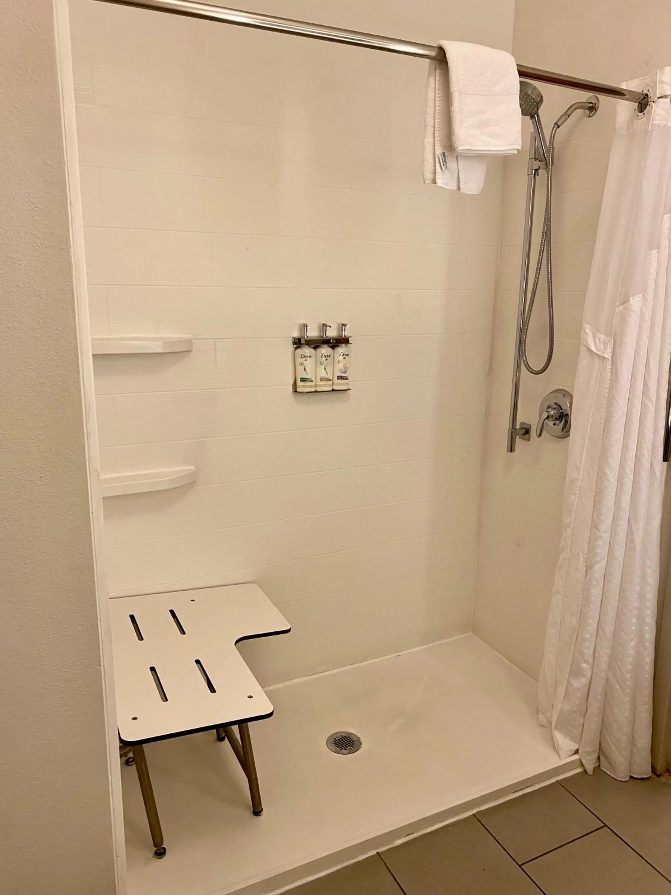 Shower in Holiday Inn Express Metropolis by IHG