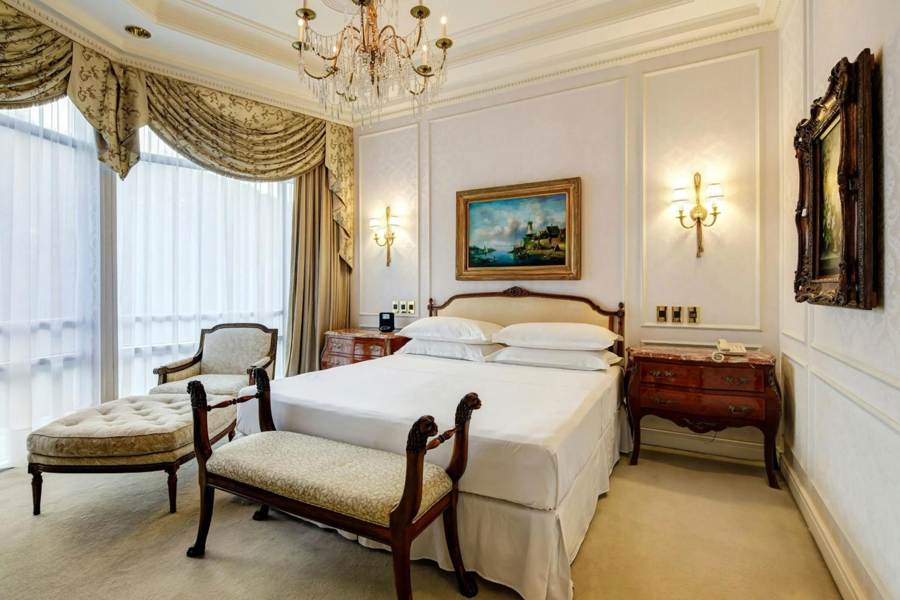 Photo of the whole room, Bed in Sheraton Santiago Hotel & Convention Center