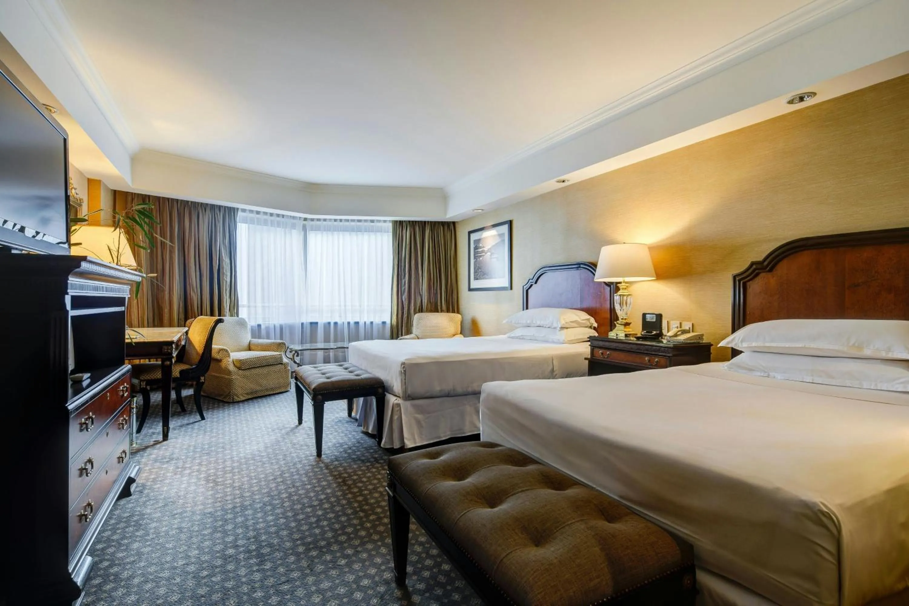 Photo of the whole room, Bed in Sheraton Santiago Hotel & Convention Center