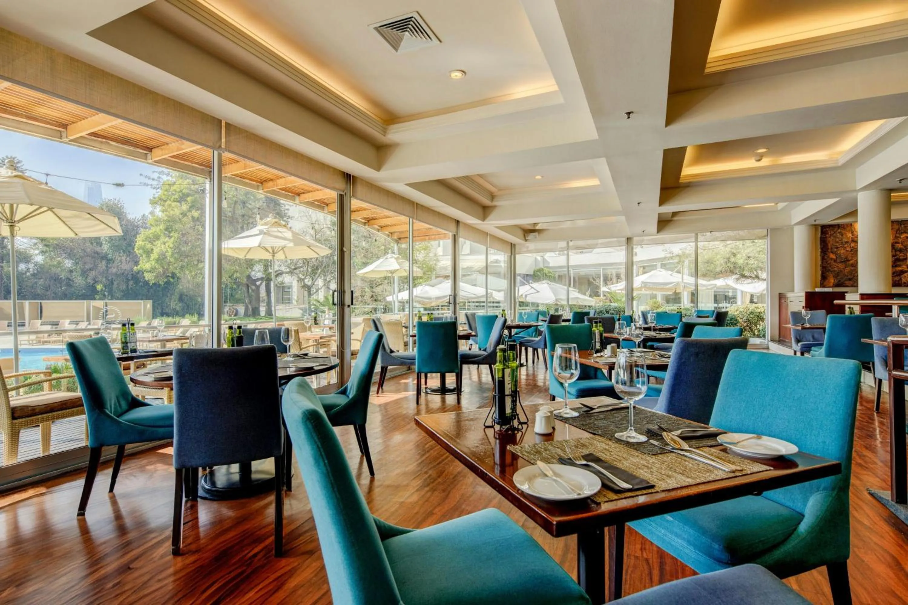 Restaurant/places to eat in Sheraton Santiago Hotel & Convention Center