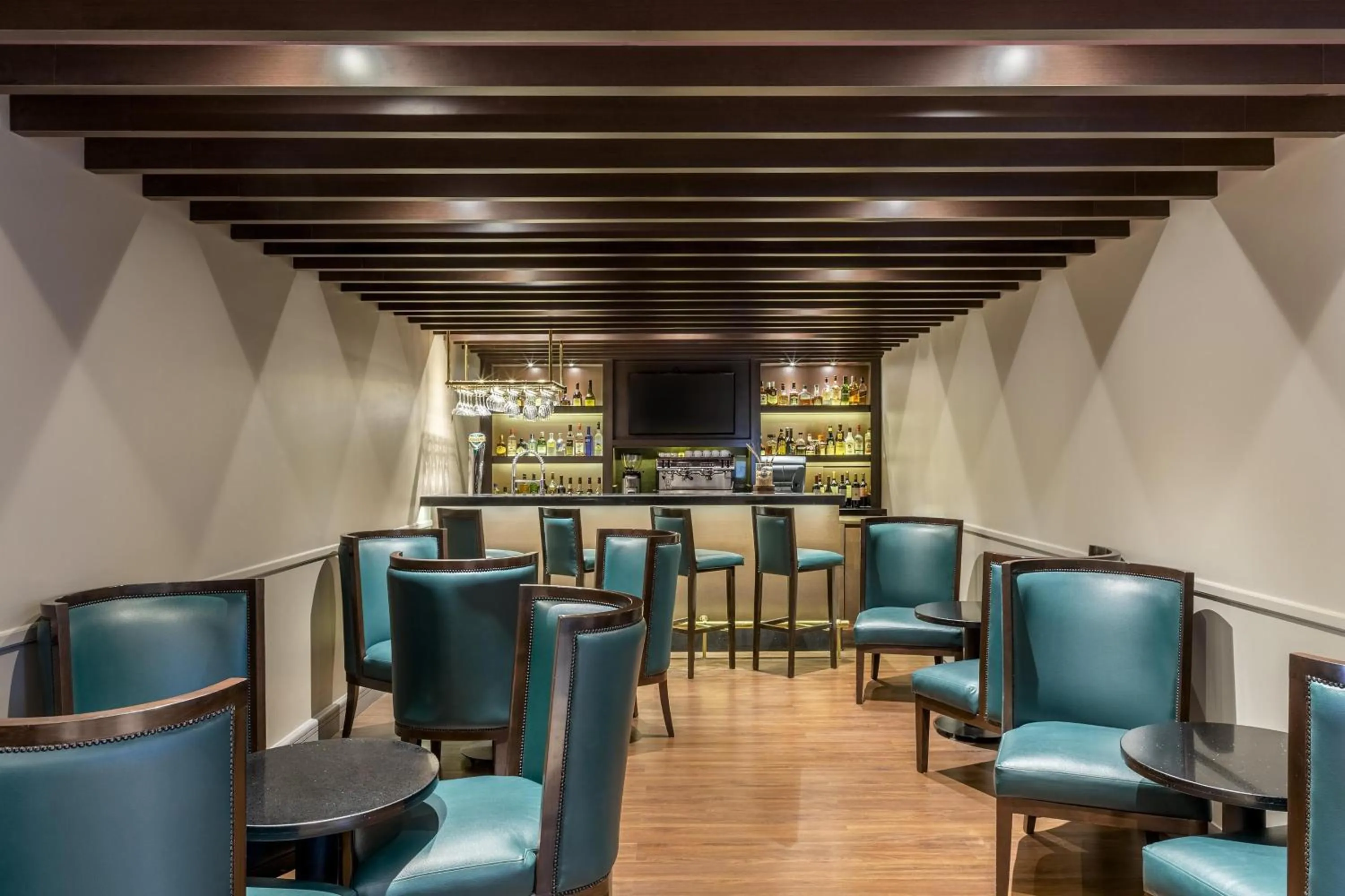 Lounge or bar in Four Points by Sheraton Santiago