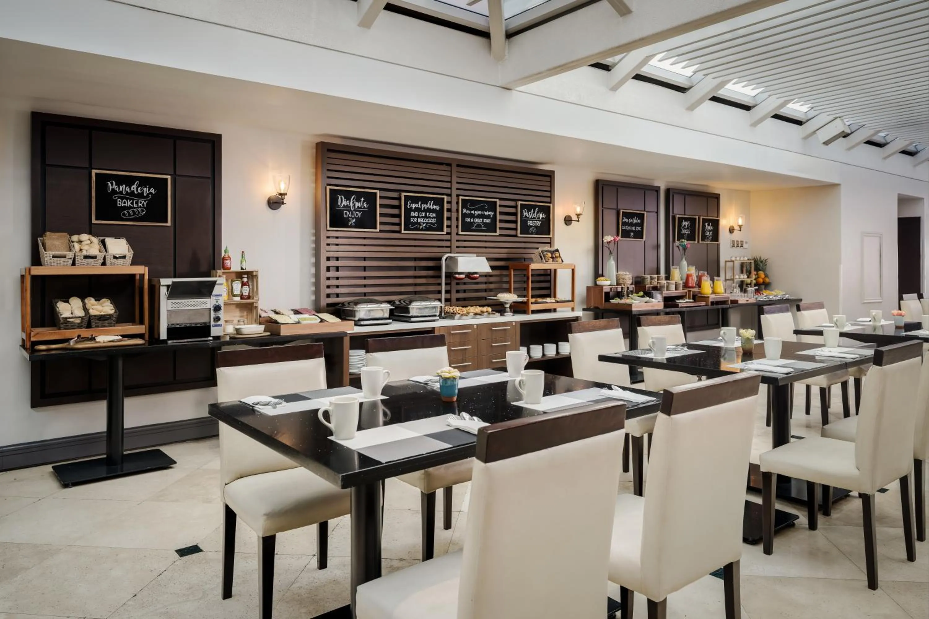 Restaurant/places to eat in Four Points by Sheraton Santiago