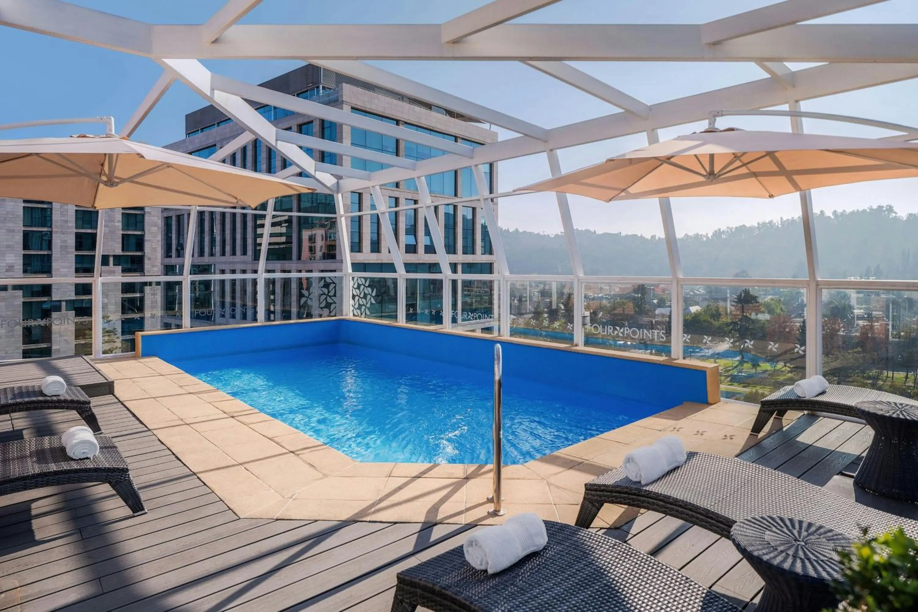 Swimming pool in Four Points by Sheraton Santiago