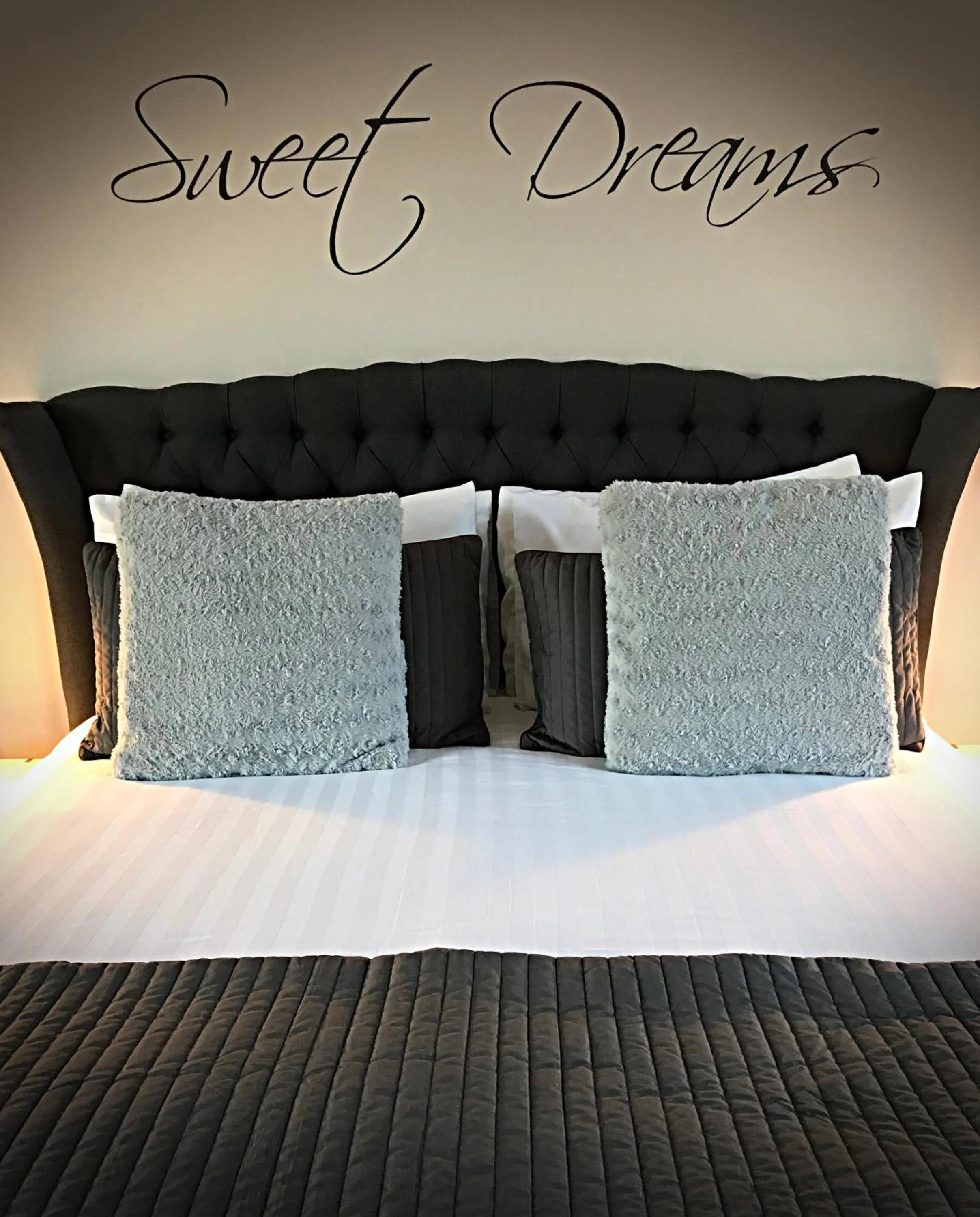 Decorative detail, Bed in The Moorhead Bed & Breakfast