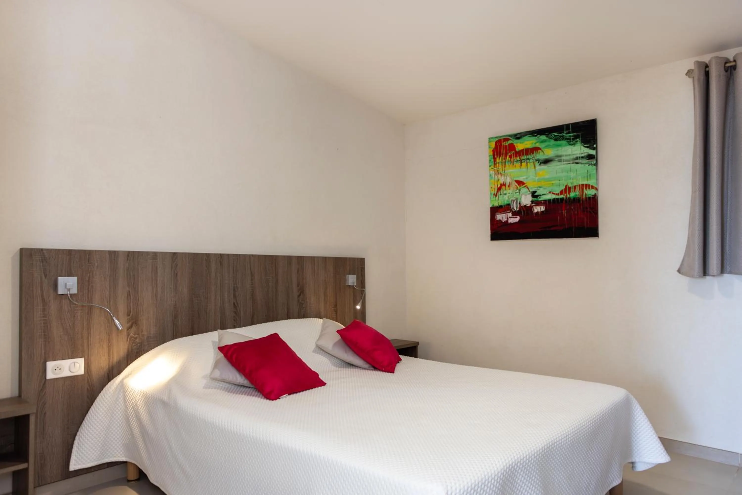 Bedroom, Bed in Hôtel et Résidence Ta Kladia - Omigna