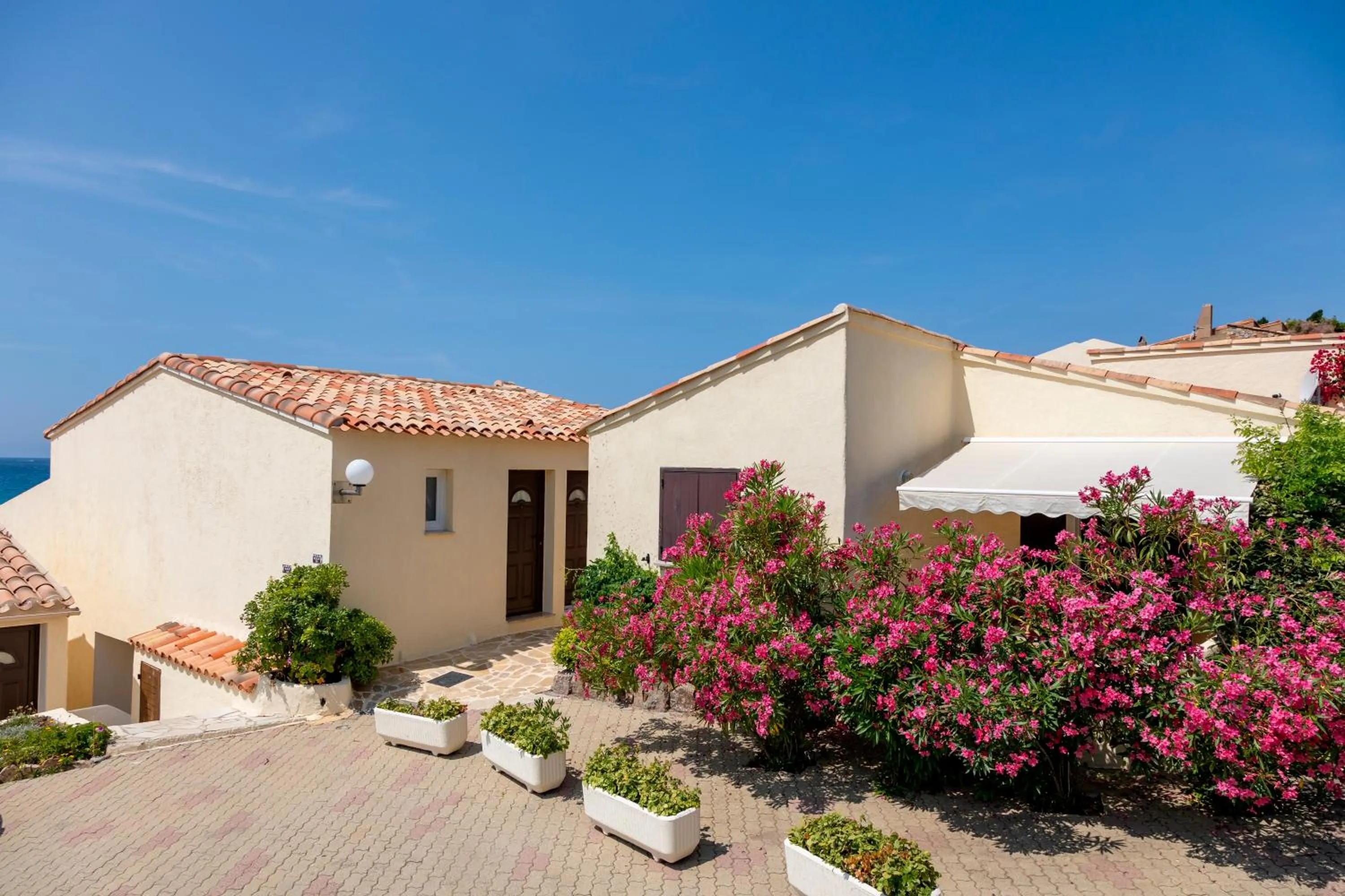 Balcony/Terrace in Hôtel et Résidence Ta Kladia - Omigna