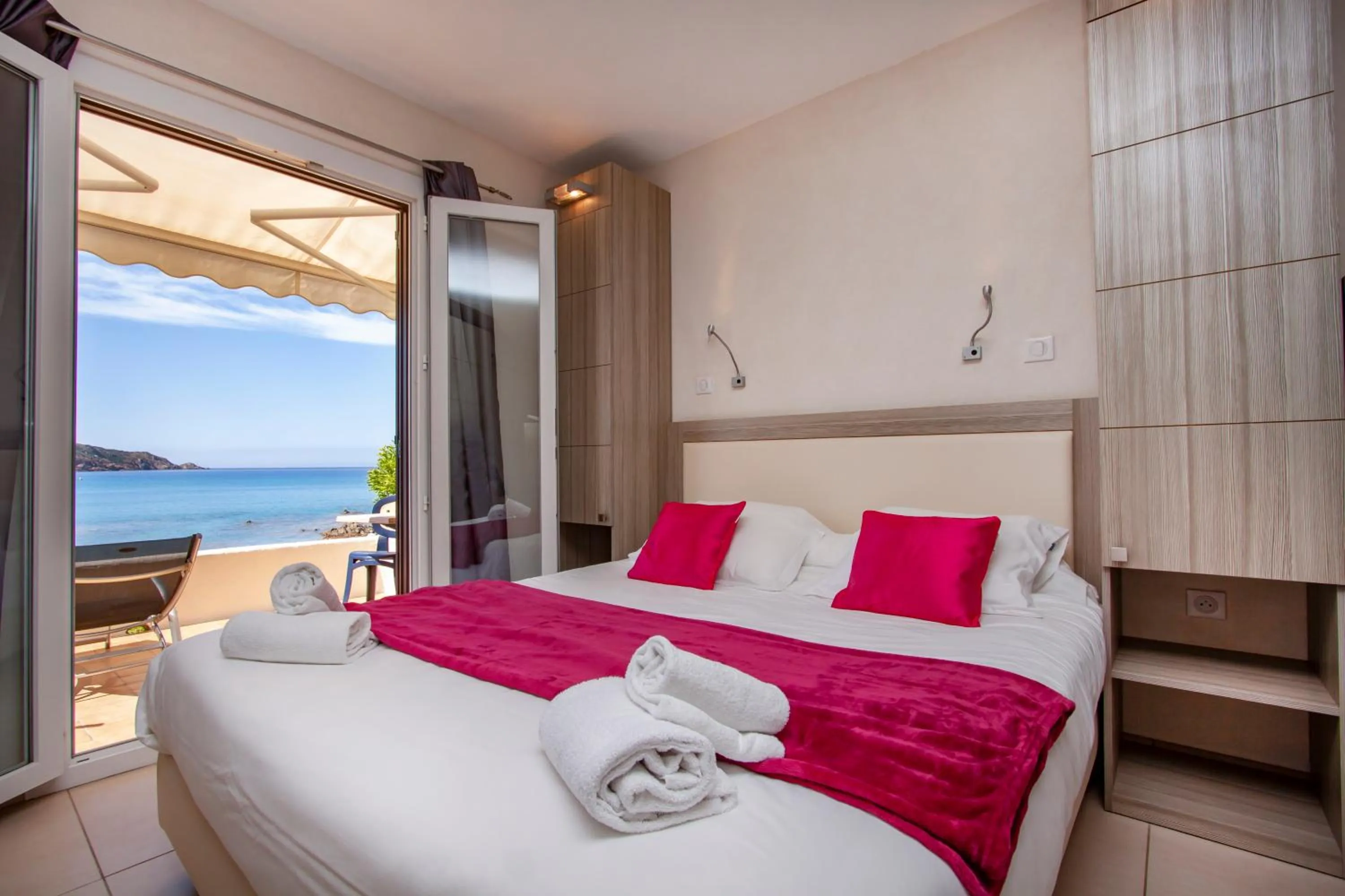 Bedroom, Bed in Hôtel et Résidence Ta Kladia - Omigna