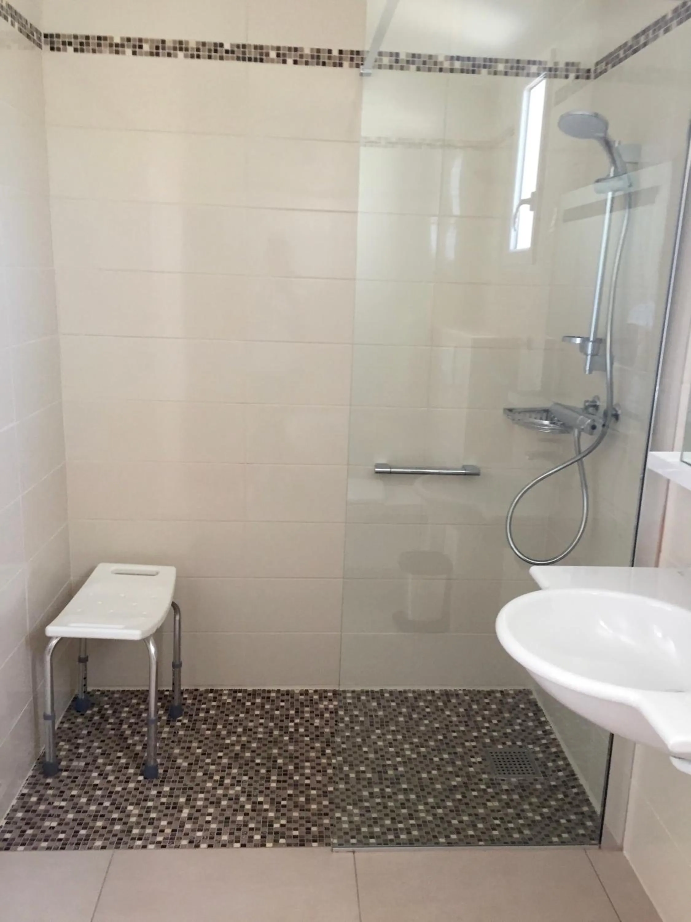 Shower in Hôtel et Résidence Ta Kladia - Omigna