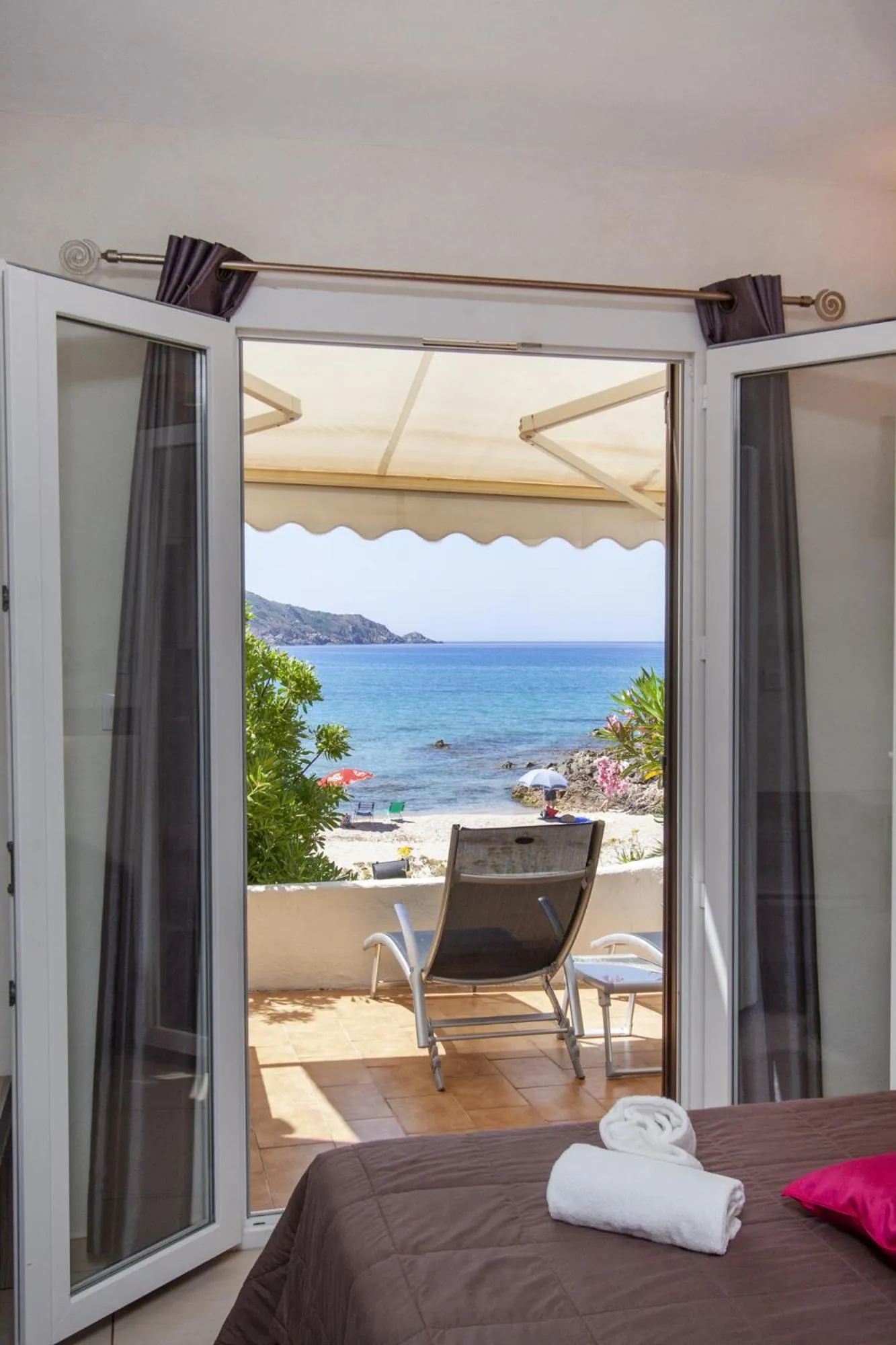 Bathroom, Bed in Hôtel et Résidence Ta Kladia - Omigna