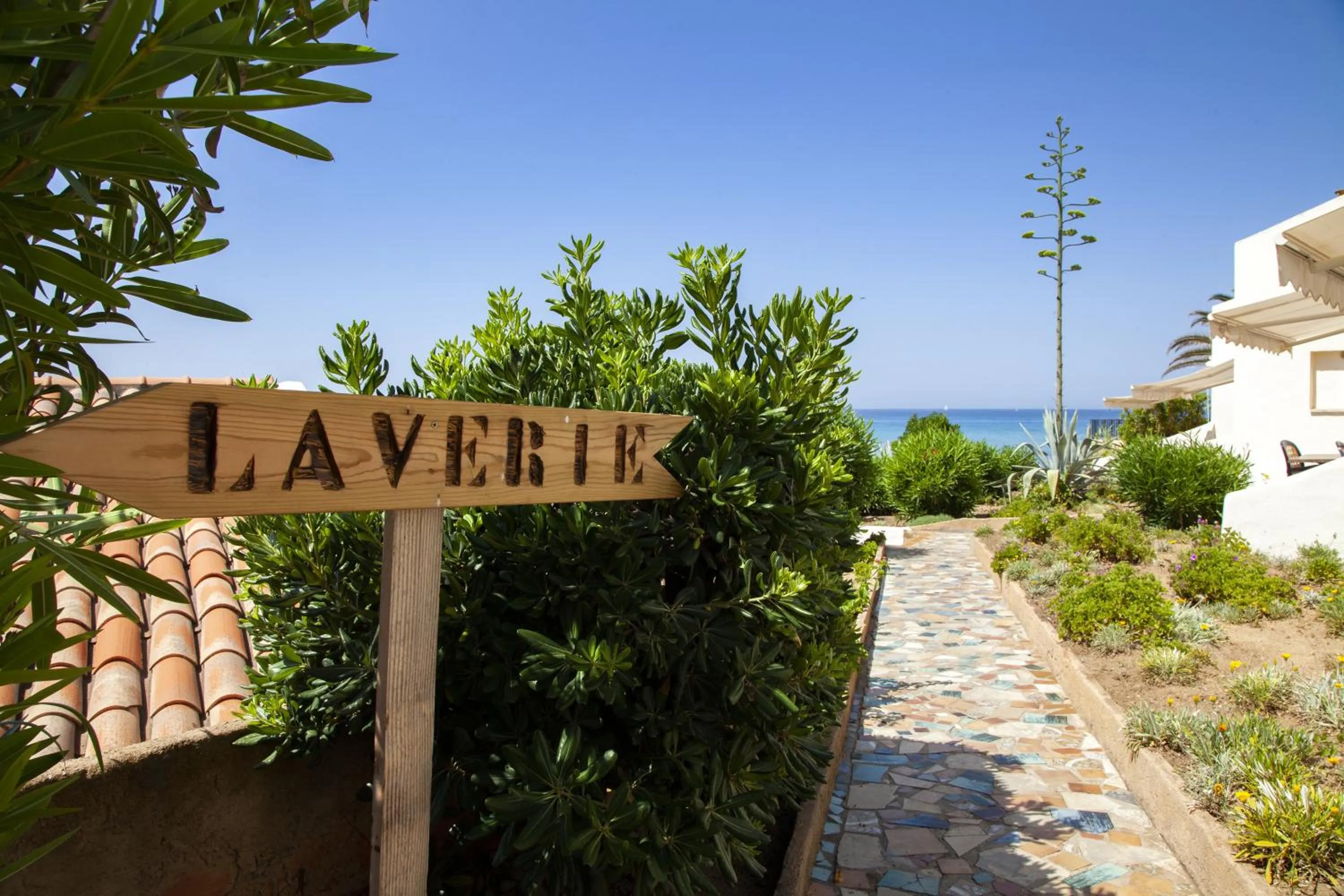 Garden in Hôtel et Résidence Ta Kladia - Omigna