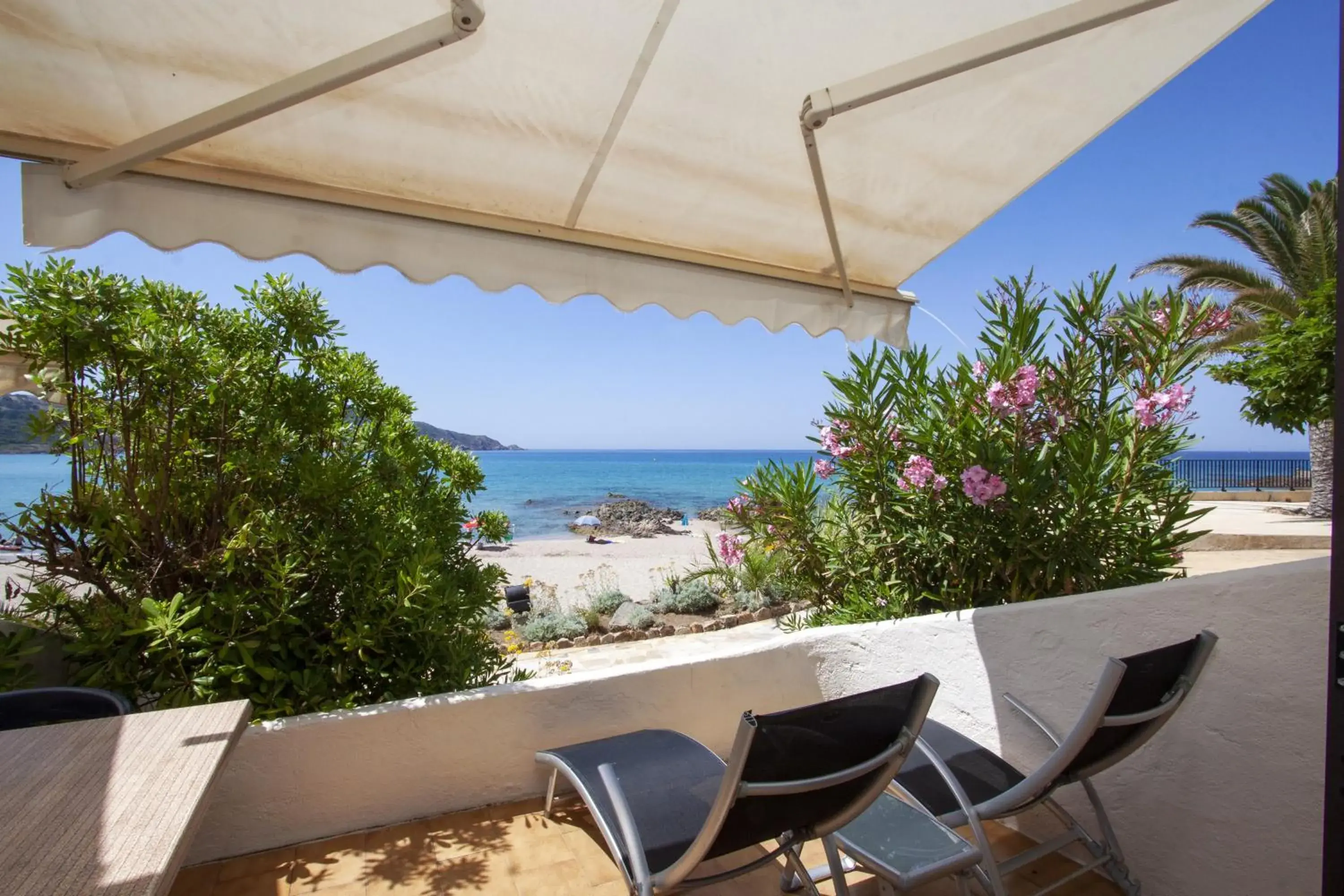 Quadruple Room in Hôtel et Résidence Ta Kladia - Omigna Quadruple Room in Hôtel et Résidence Ta Kladia - Omigna