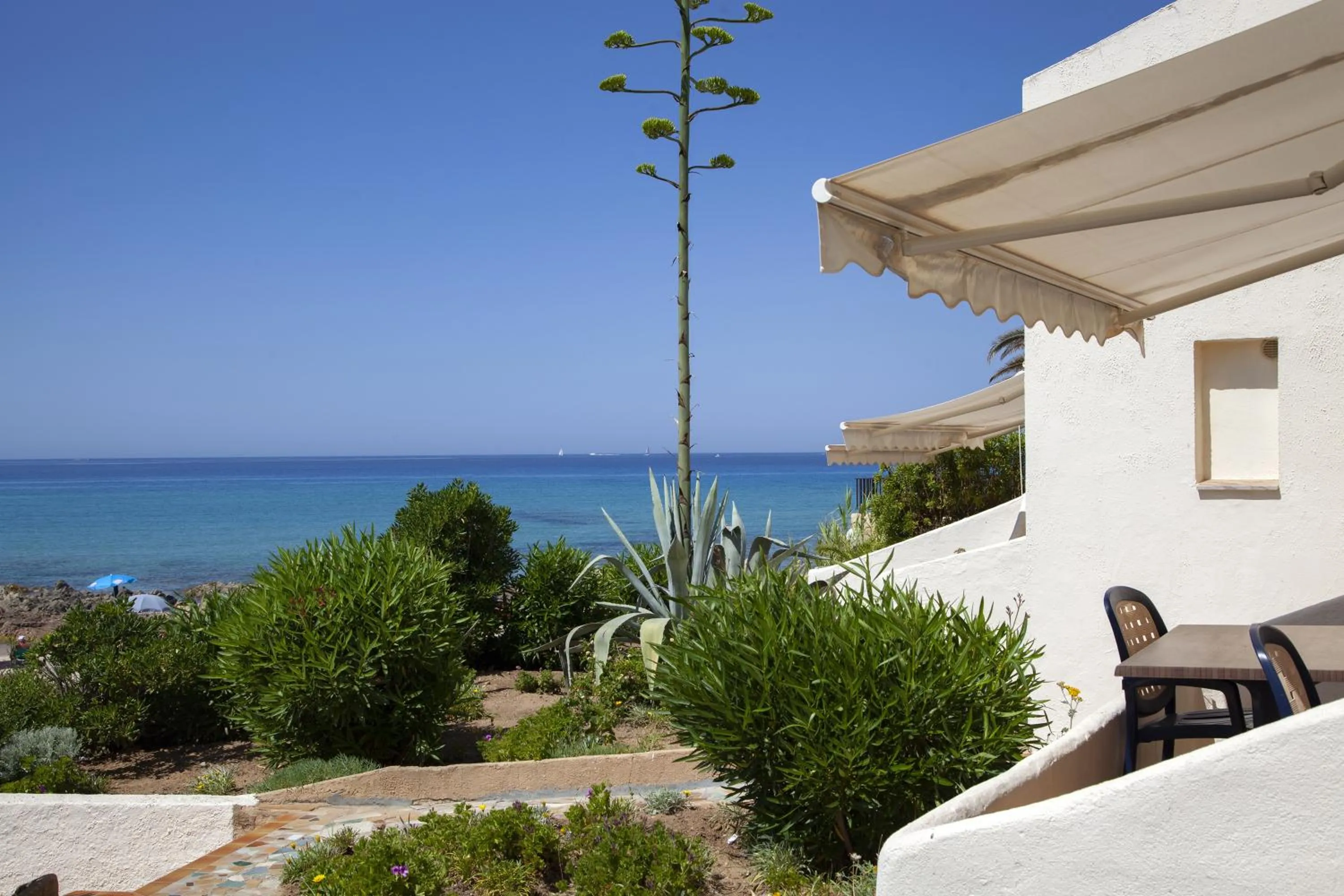 Balcony/Terrace in Hôtel et Résidence Ta Kladia - Omigna
