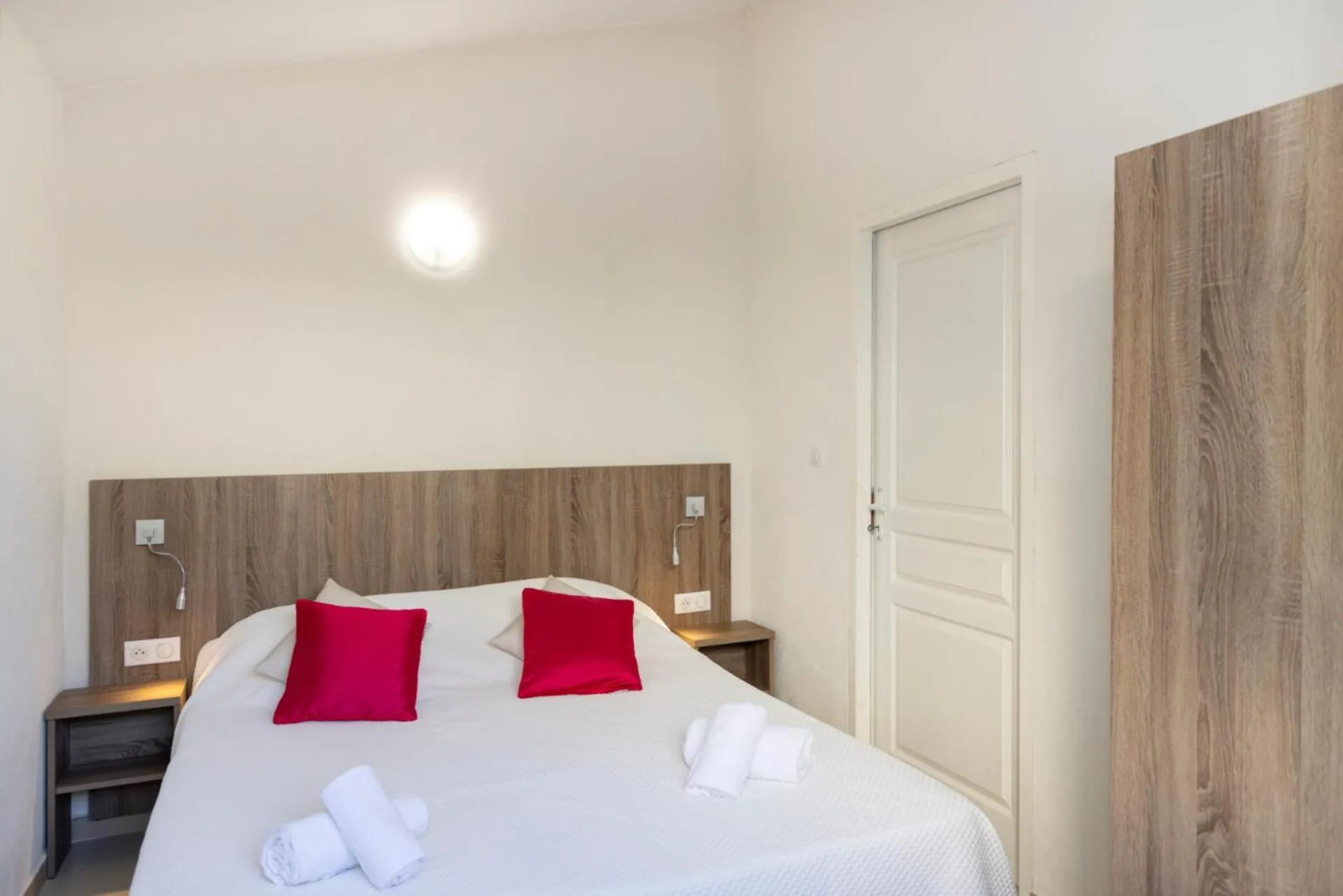 Bedroom, Bed in Hôtel et Résidence Ta Kladia - Omigna