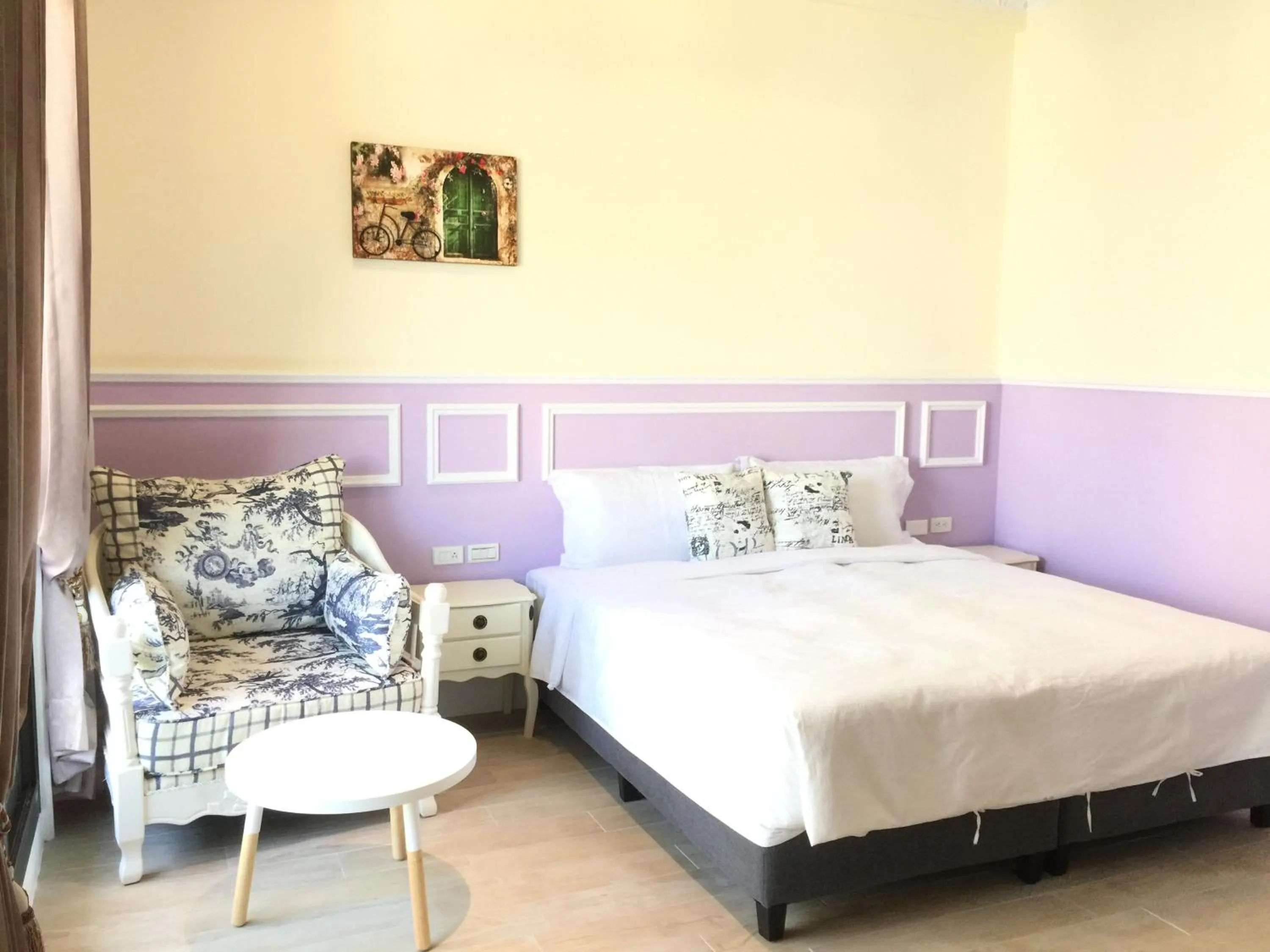 Bedroom, Bed in Slowly inn