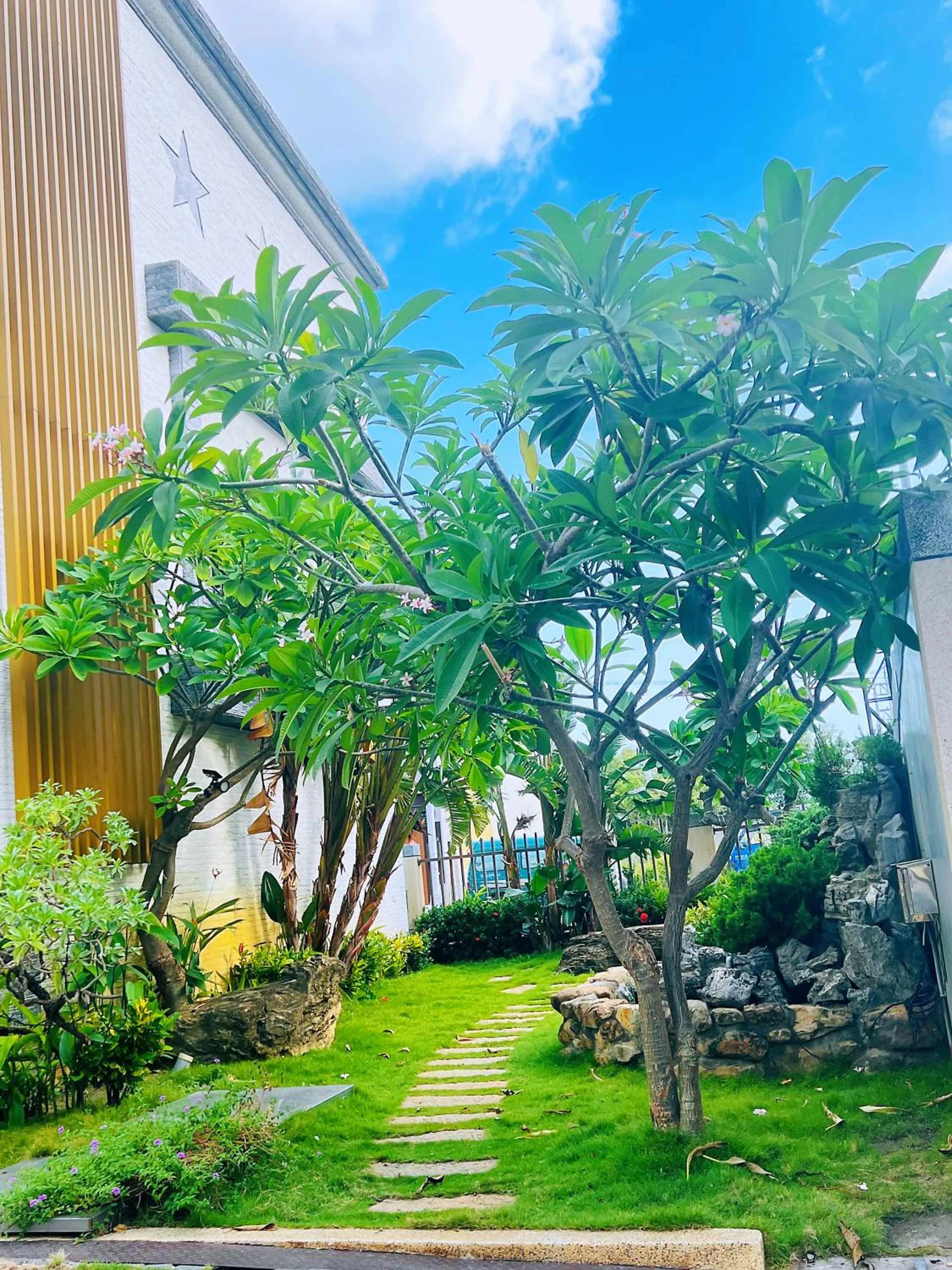 Garden view in Donggang Neptune Hall