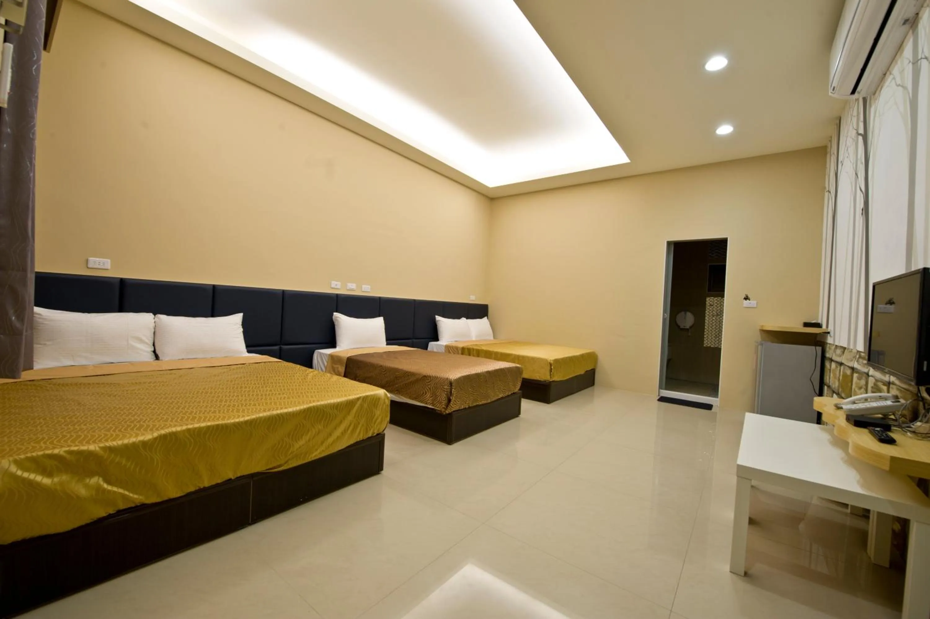 Photo of the whole room, Bed in Donggang Neptune Hall