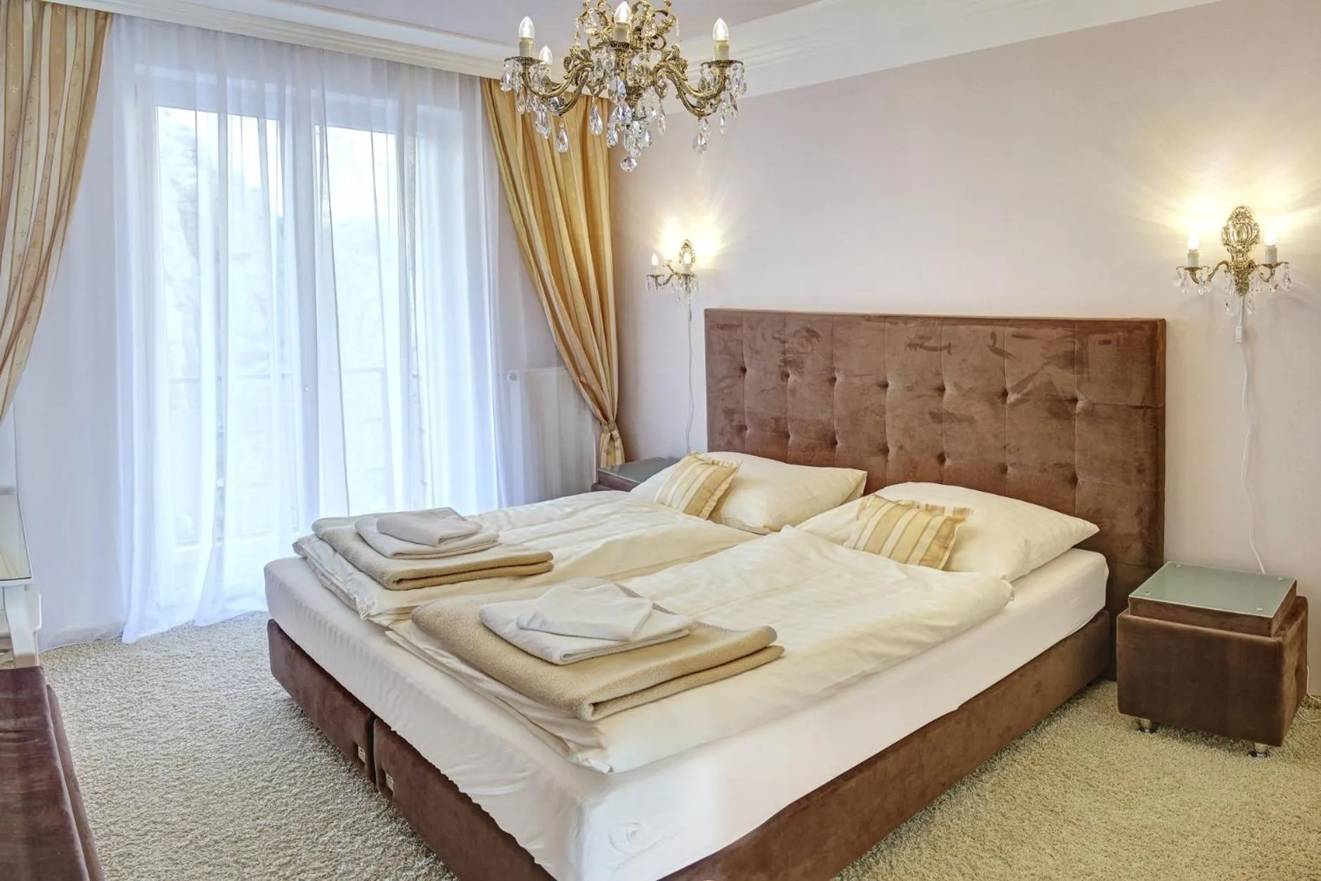 Photo of the whole room, Bed in LD Morava