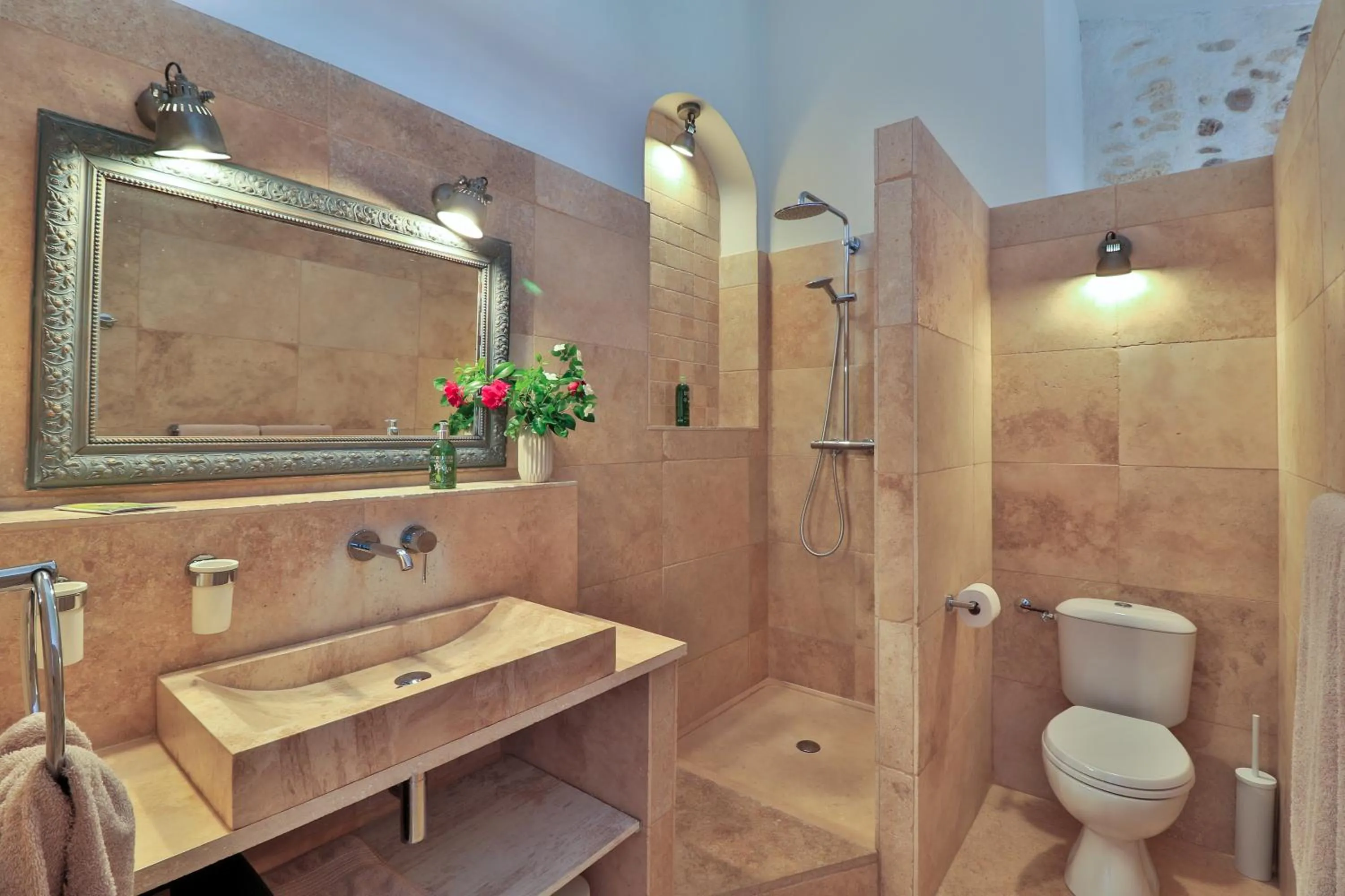 Bathroom in Le Jardin de Mazan