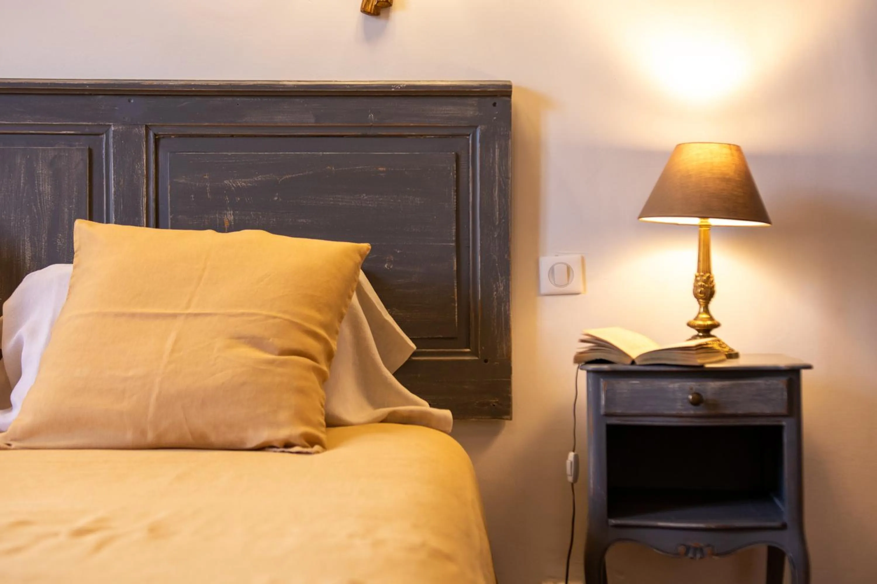 Decorative detail, Bed in Le Jardin de Mazan