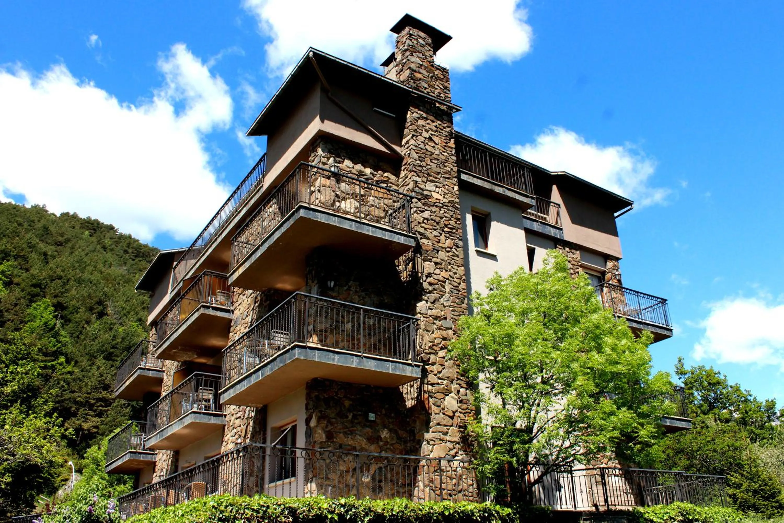 Property building in Hotel La Burna Panoràmic
