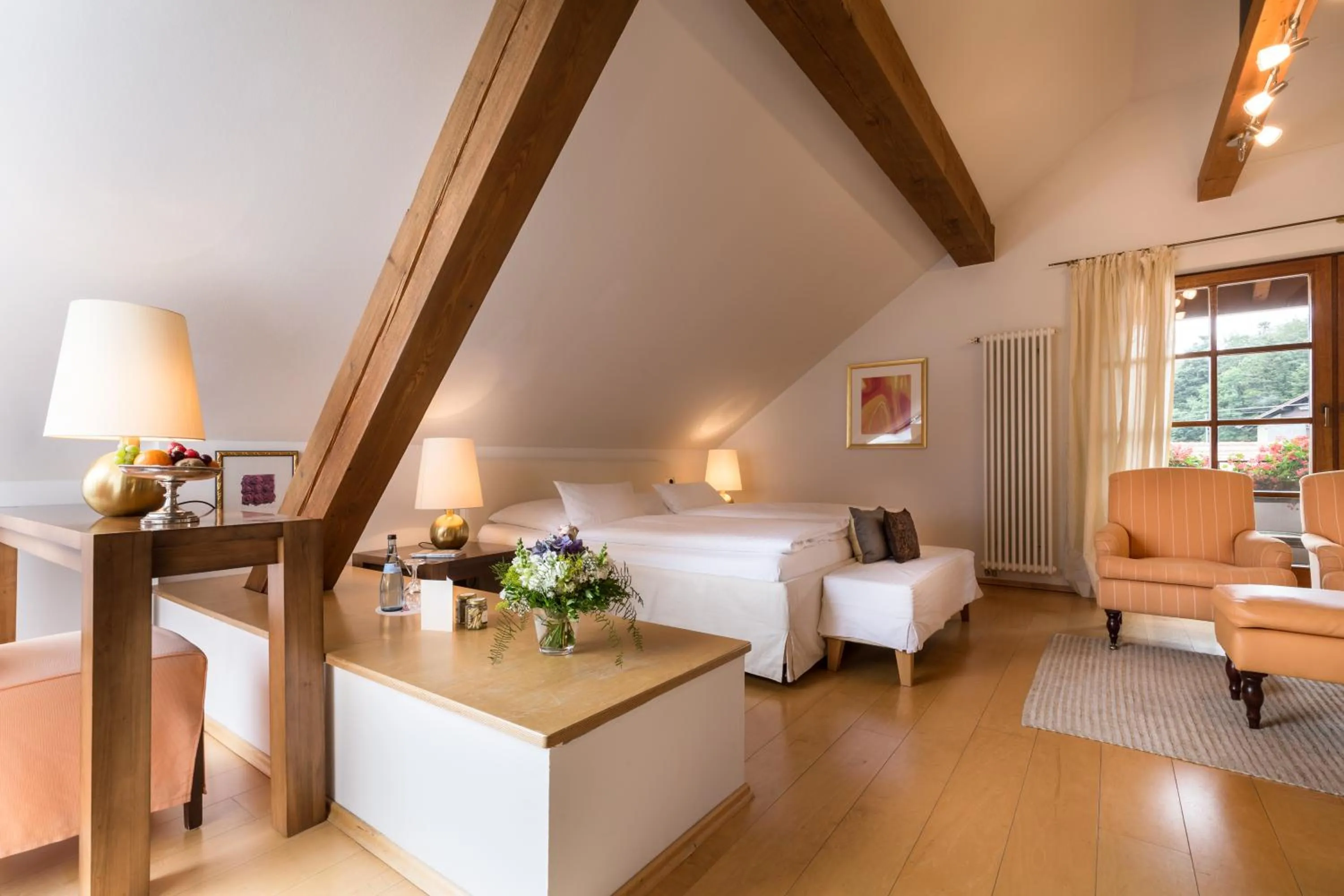 Living room, Bed in Hotel Restaurant Vinothek LAMM