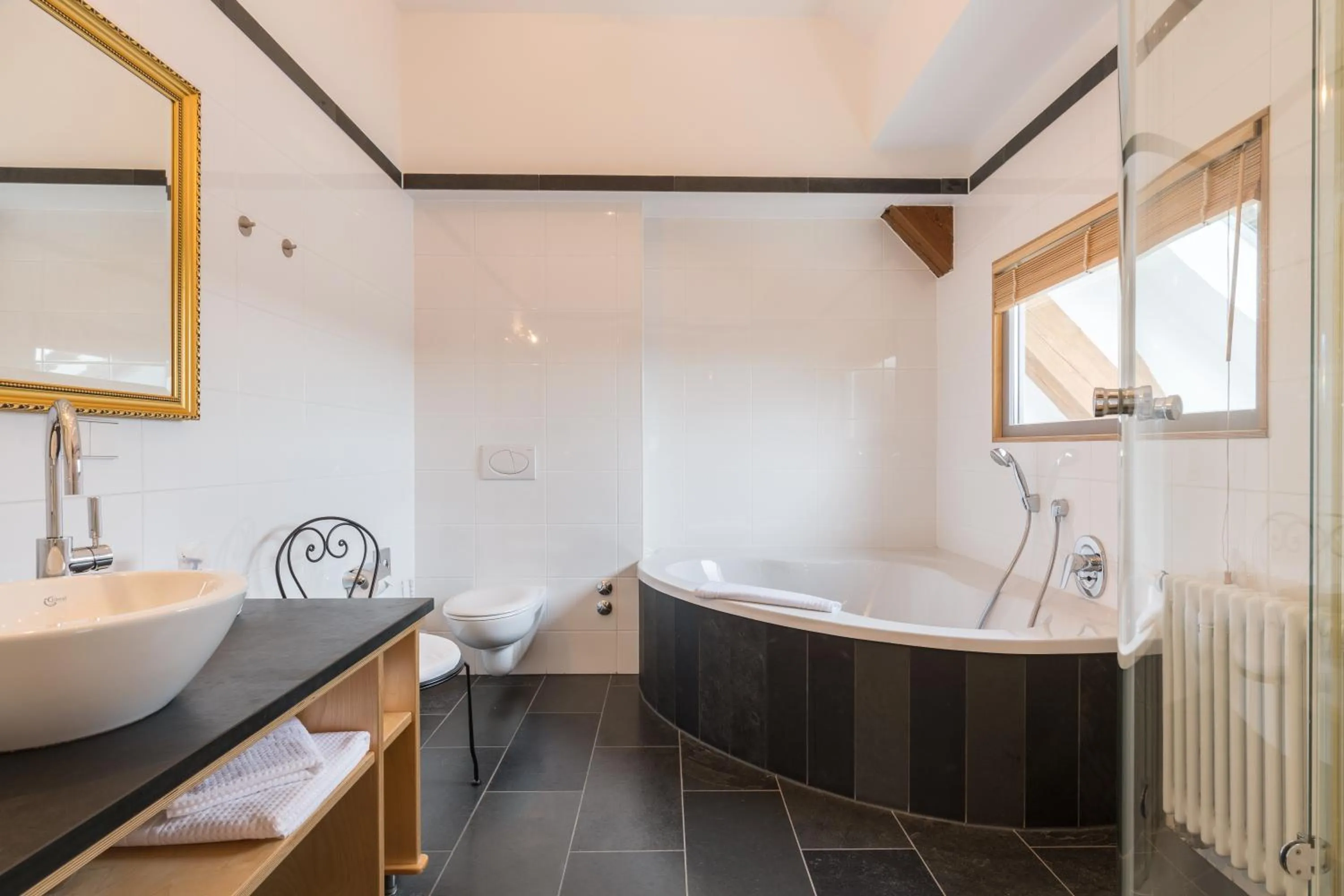 Bathroom in Hotel Restaurant Vinothek LAMM