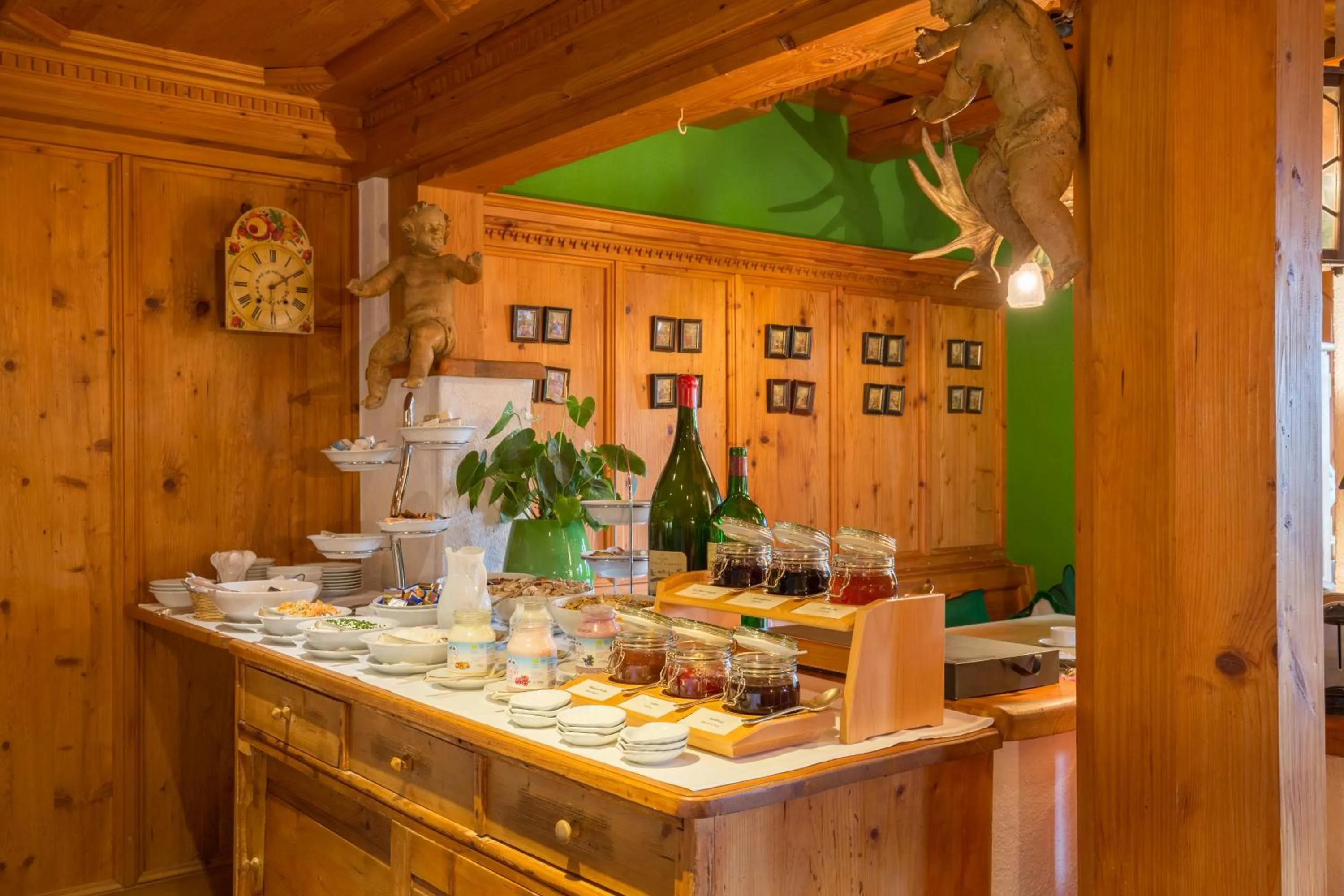 Breakfast in Hotel Restaurant Vinothek LAMM