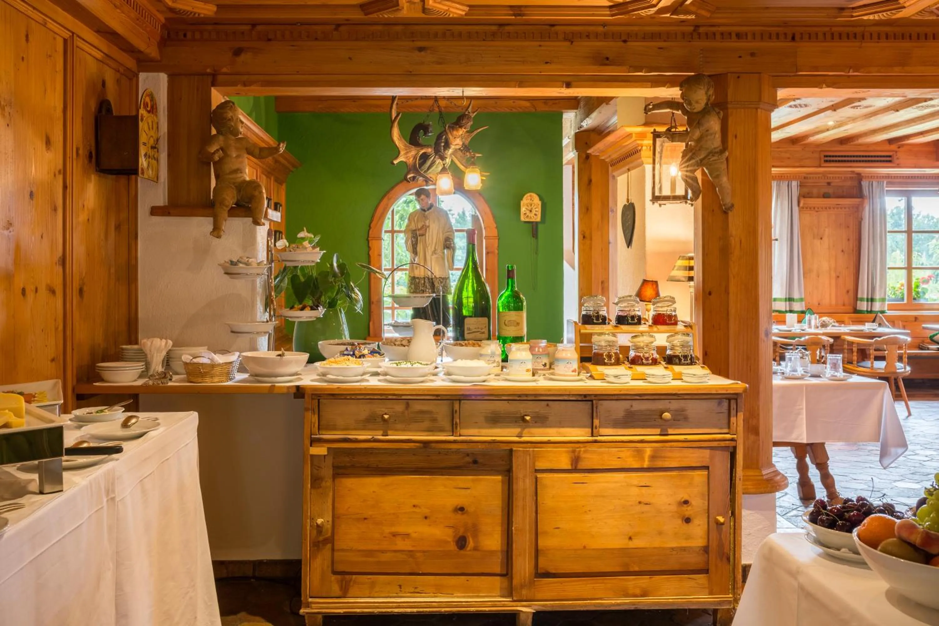 Breakfast in Hotel Restaurant Vinothek LAMM