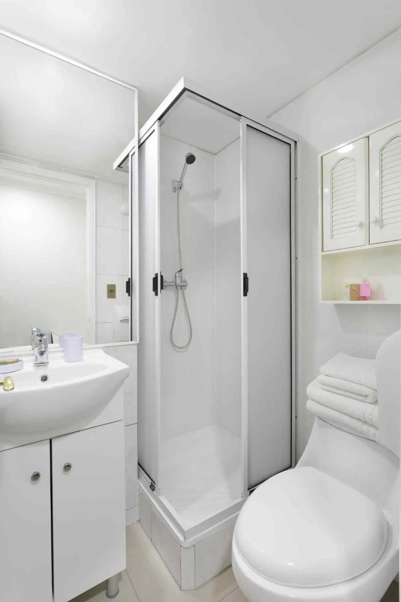 Bathroom in Santa Magdalena Apartments