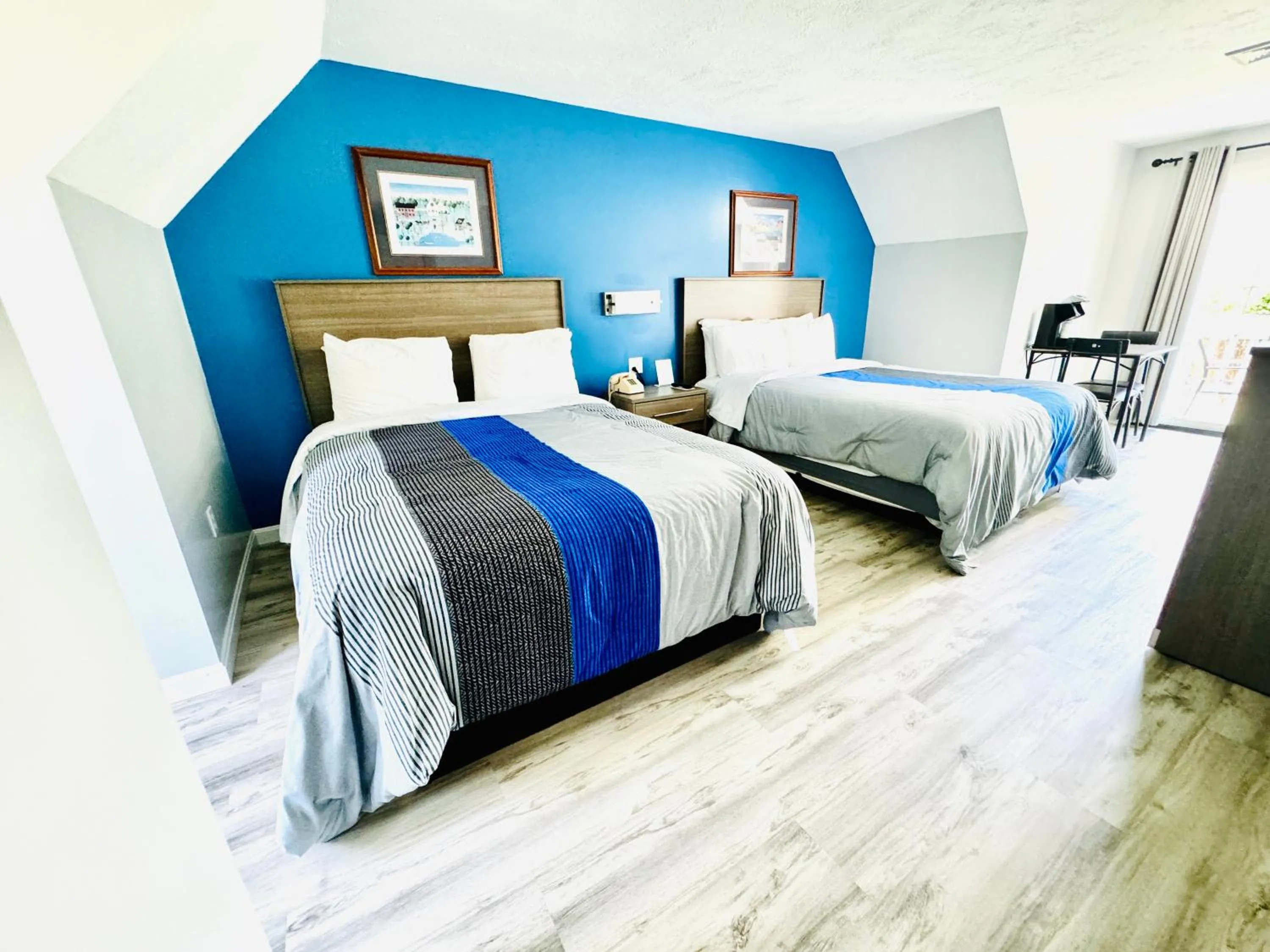 Bedroom, Bed in Blue Spruce