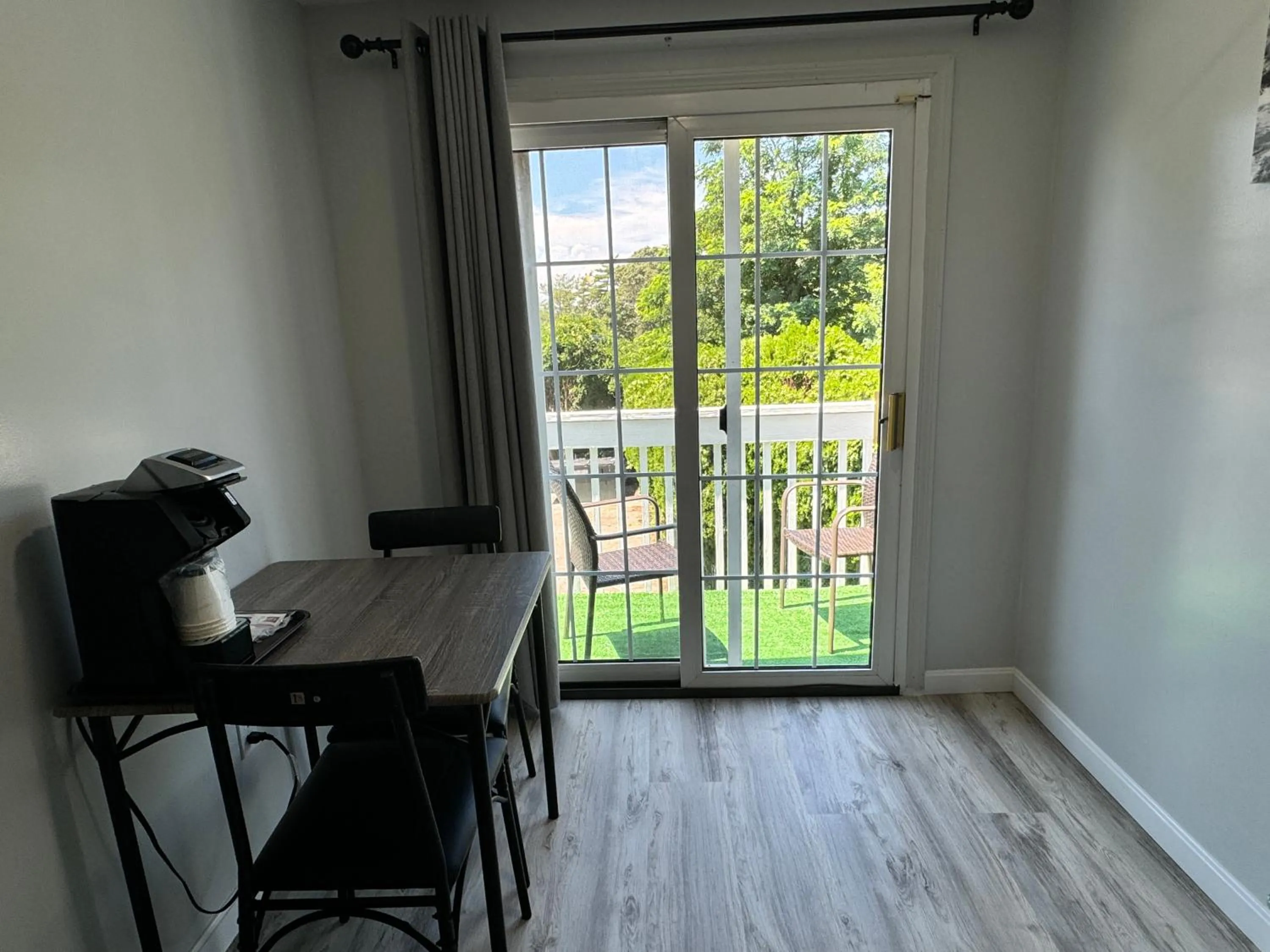 Photo of the whole room in Blue Spruce