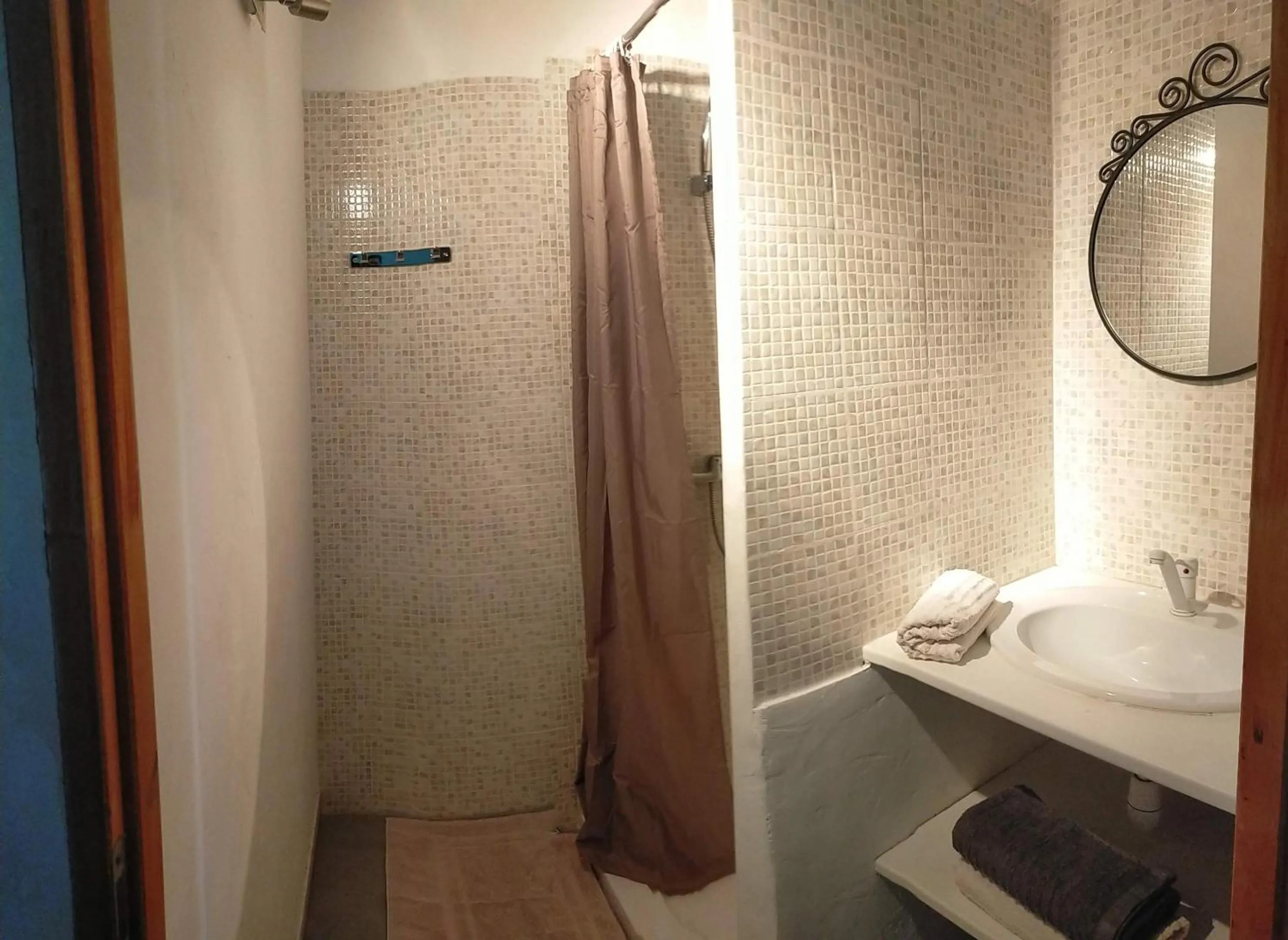 Shower in La Sarriette - Chambres d'hôtes et gîte d'étape à Eygalières