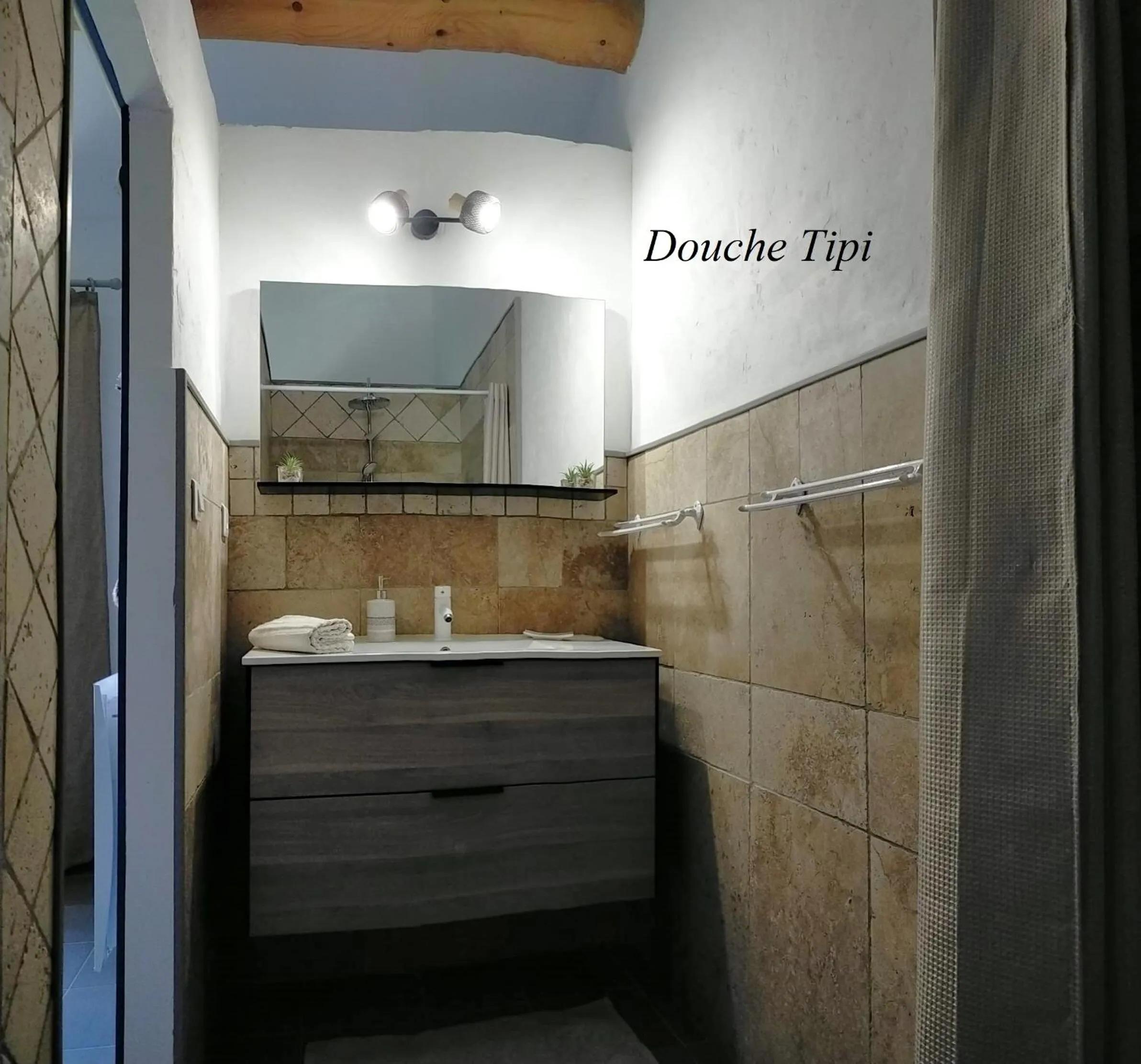 Shower in La Sarriette - Chambres d'hôtes et gîte d'étape à Eygalières