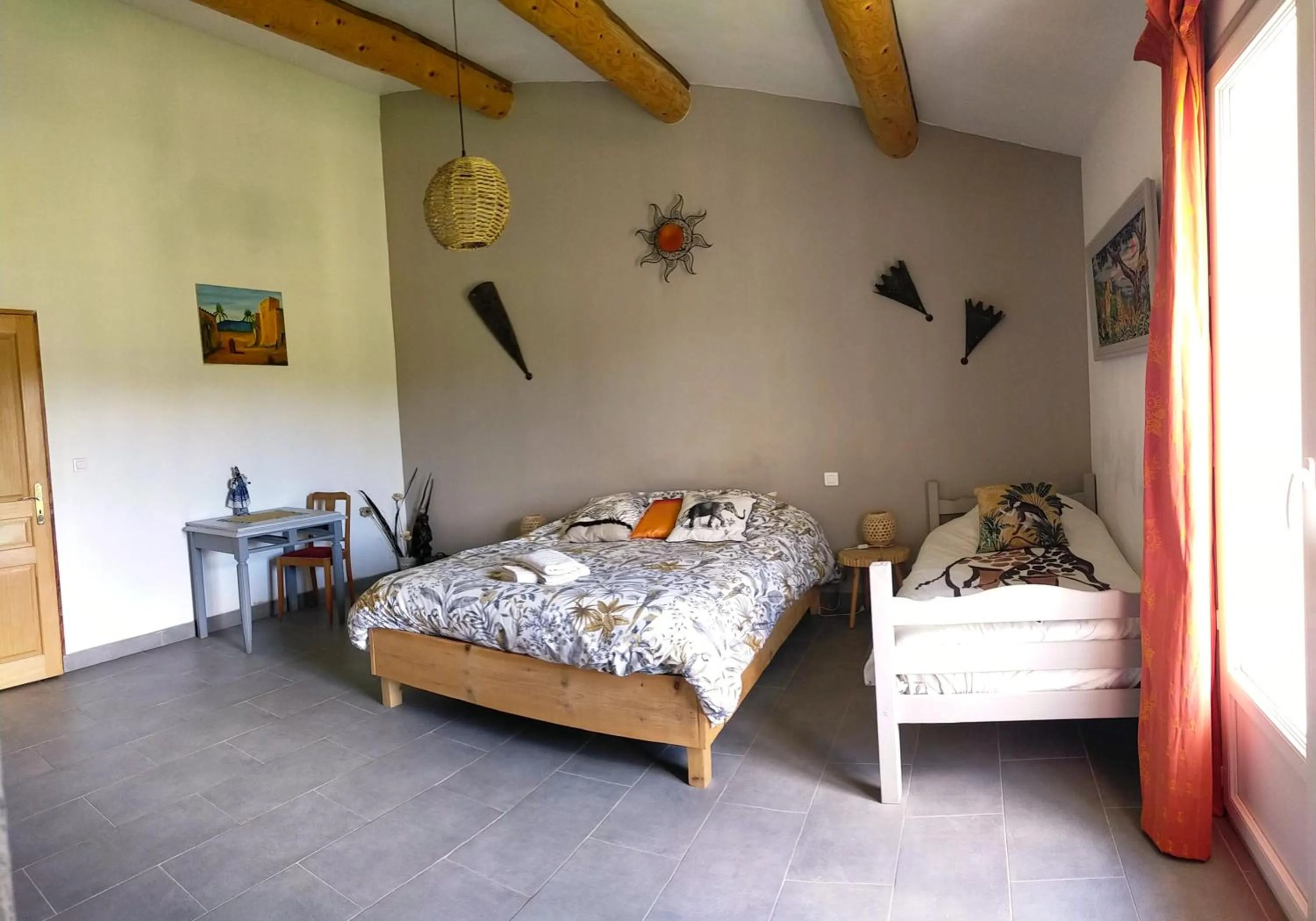 Photo of the whole room, Bed in La Sarriette - Chambres d'hôtes et gîte d'étape à Eygalières