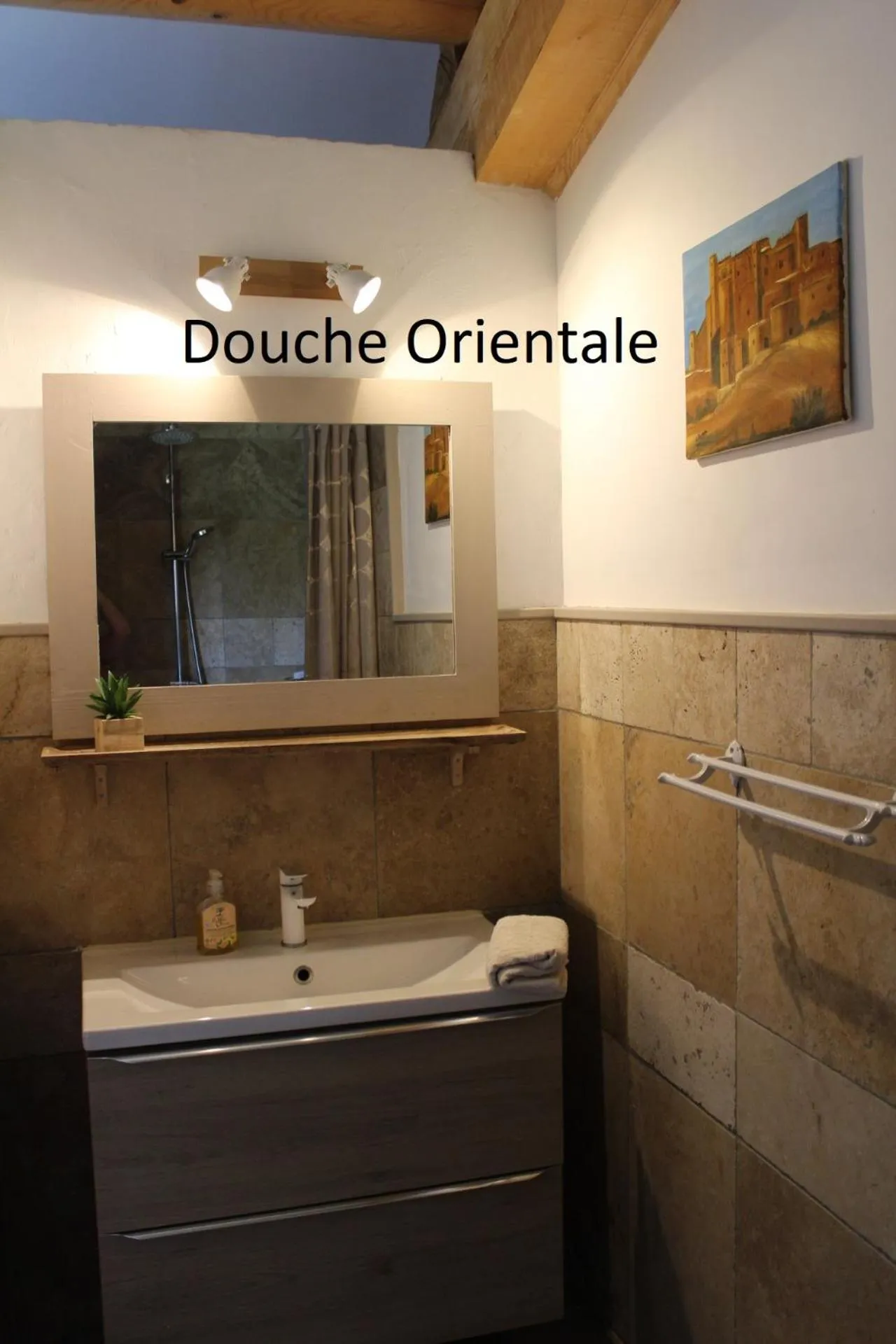 Shower in La Sarriette - Chambres d'hôtes et gîte d'étape à Eygalières