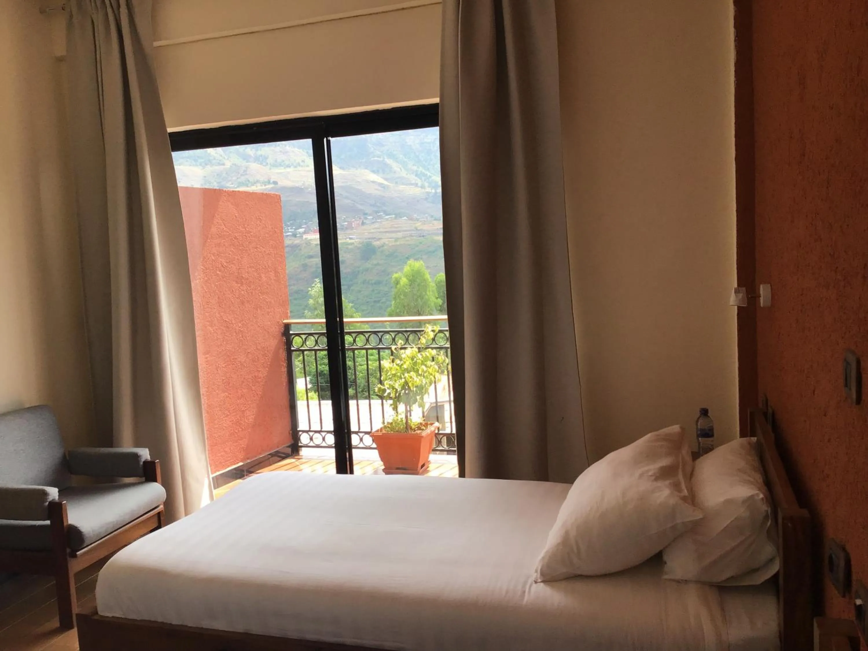 Mountain view, Bed in Harbe Hotel