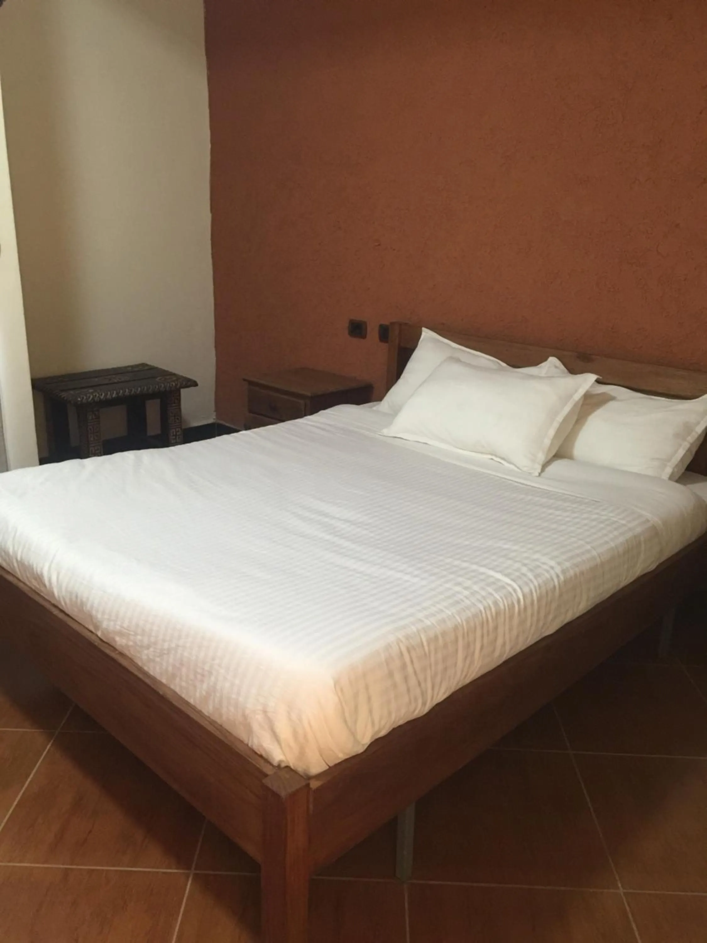 Property building, Bed in Harbe Hotel